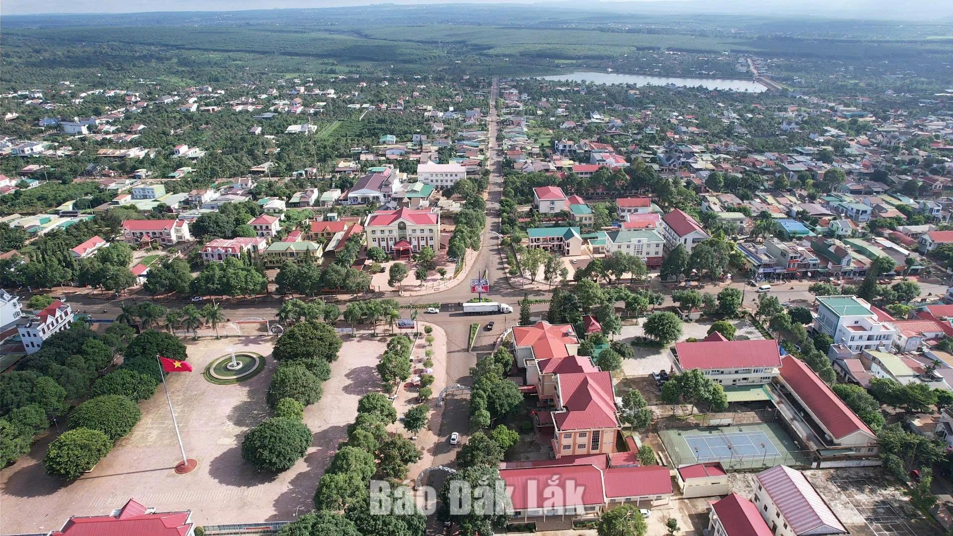 Sở Xây dựng được phân cấp tổ chức lập quy chế đối với các đô thị có ranh giới từ 2 phường, xã trở lên, đồng thời chủ trì tổ chức thẩm định quy chế quản lý kiến trúc đô thị trên toàn địa bàn tỉnh. Đối với các đô thị còn lại, UBND cấp xã chịu trách nhiệm tổ chức lập quy chế quản lý.