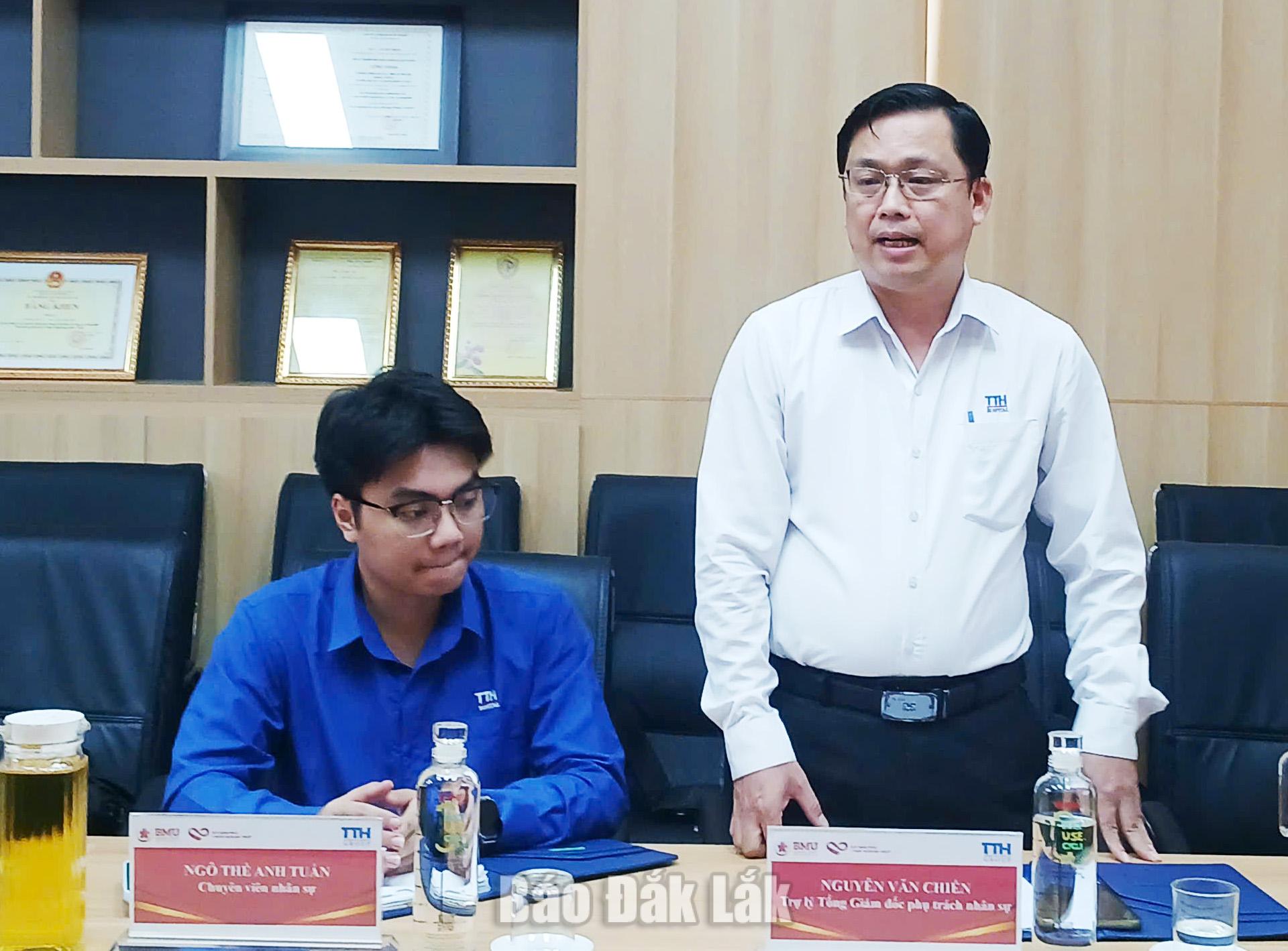 Kết nối đào tạo và việc làm ngành y 2 Ông Nguyễn Văn Chiến, Trợ lý Tổng Giám đốc phụ trách nhân sự Công ty Cổ phần TTH Group phát biểu tại buổi ký kết.