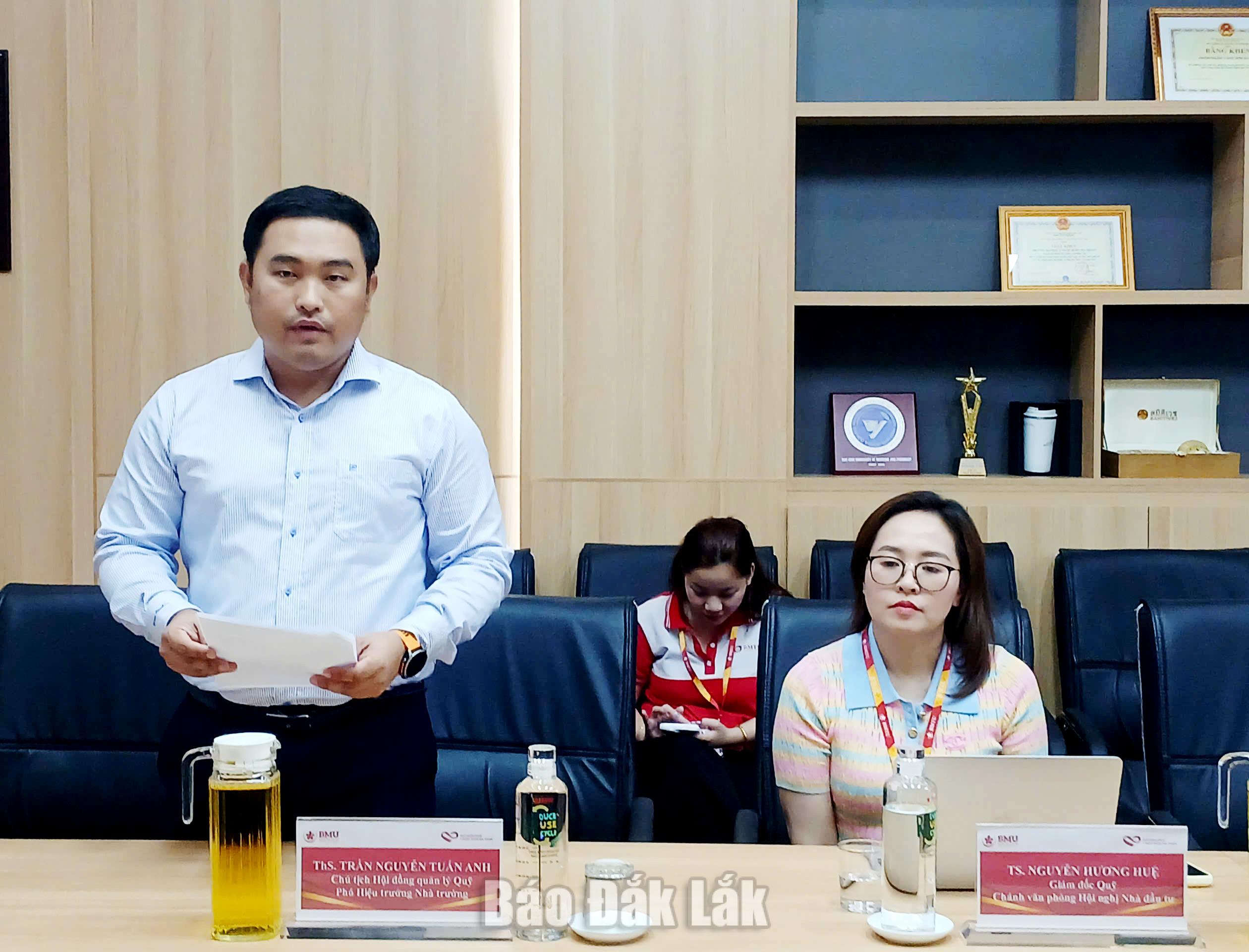 Kết nối đào tạo và việc làm ngành y 1 Th.S Trần Nguyễn Tuấn Anh, Phó Hiệu trưởng Trường Đại học Y Dược Buôn Ma Thuột phát biểu tại buôi ký kết.