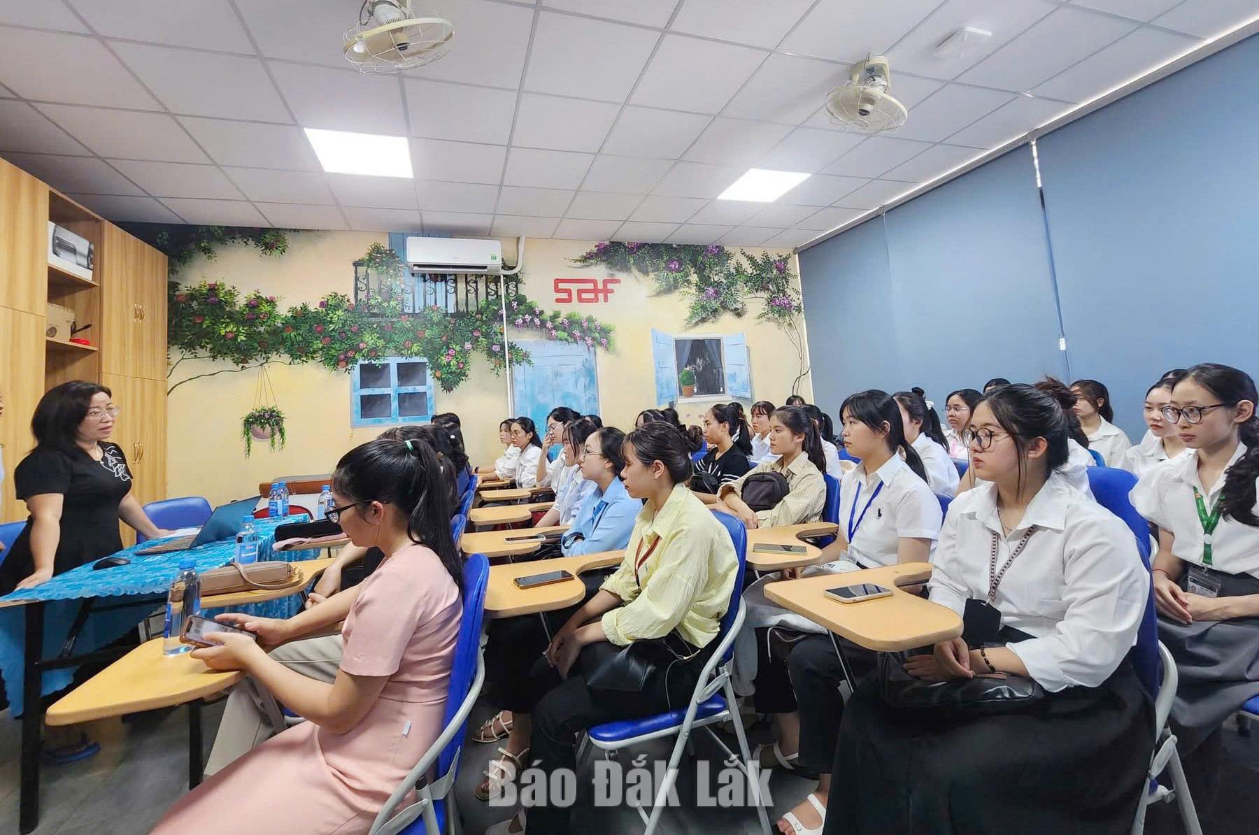 Từ giảng đường đến việc làm 1 le lan2 20260914144621 20260918181015