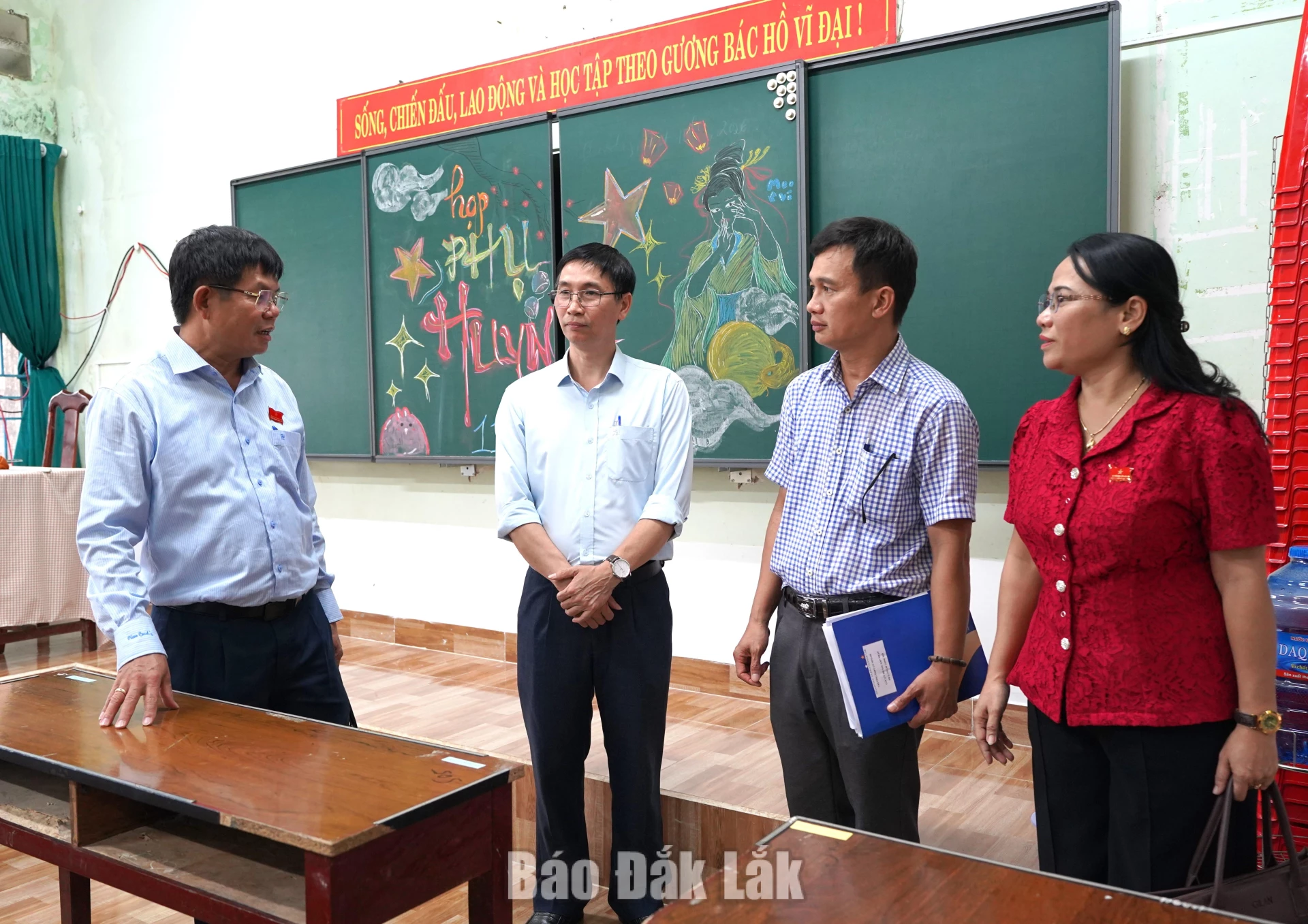 Giám sát hoạt động các cơ sở giáo dục sau sắp xếp tại xã Quảng Phú 1 Đoàn giám sát khảo sát thực tế tại Trường THPT Cư Mgar.