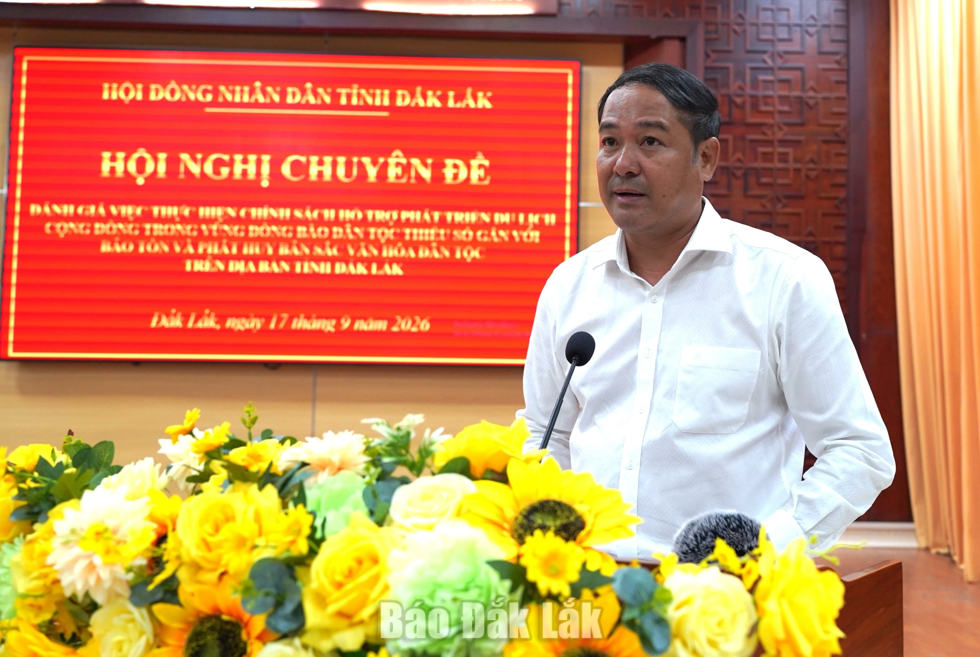 Chuyển từ bảo tồn thụ động sang khai thác chủ động trong phát triển du lịch cộng đồng 4 Phó Chủ tịch UBND tỉnh Y Nhuân Byă phát biểu tại hội nghị.