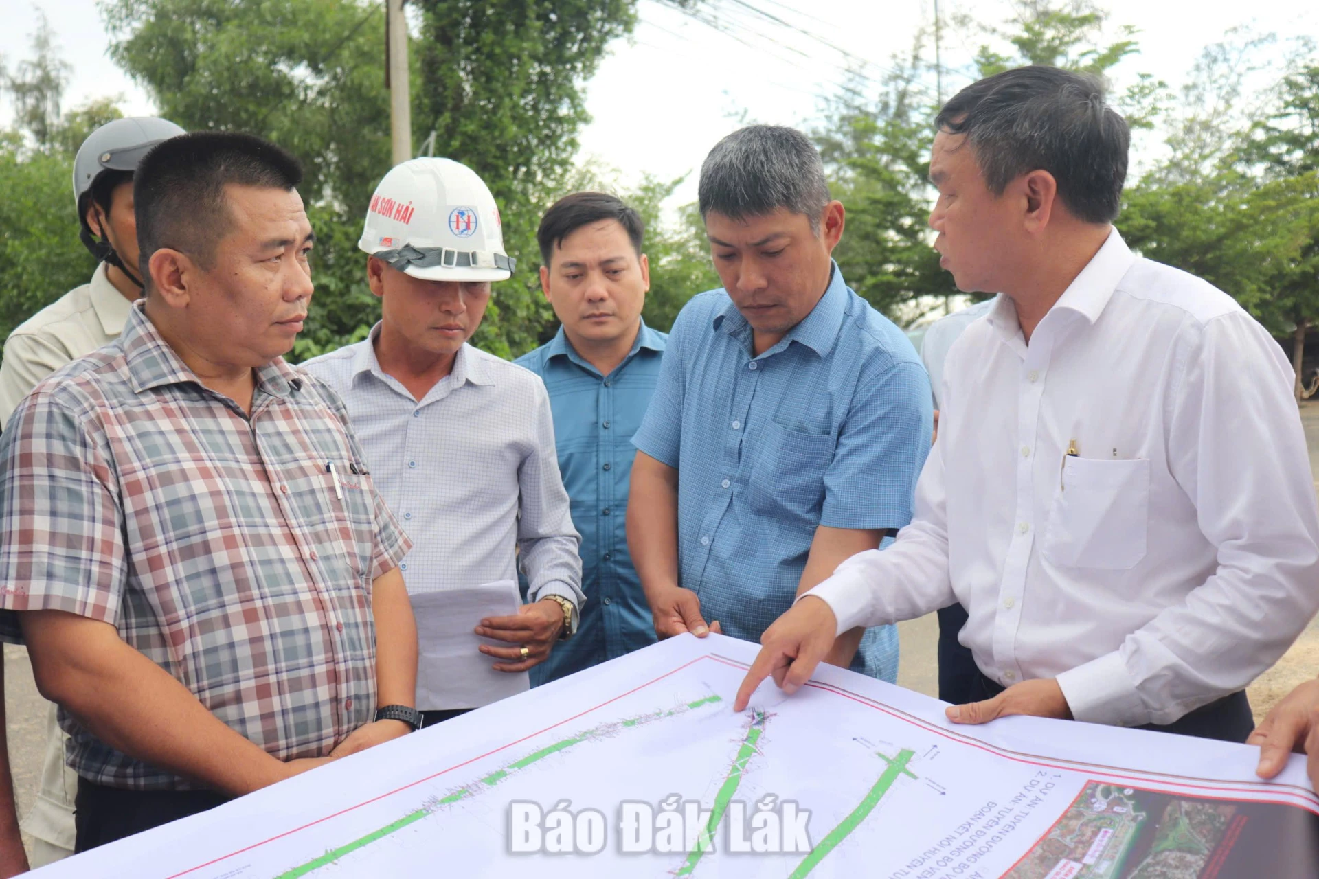 Phó Chủ tịch UBND tỉnh Đào Mỹ yêu cầu xã Ô Loan thành lập ngay tổ hỗ trợ người dân di dời tháo dỡ