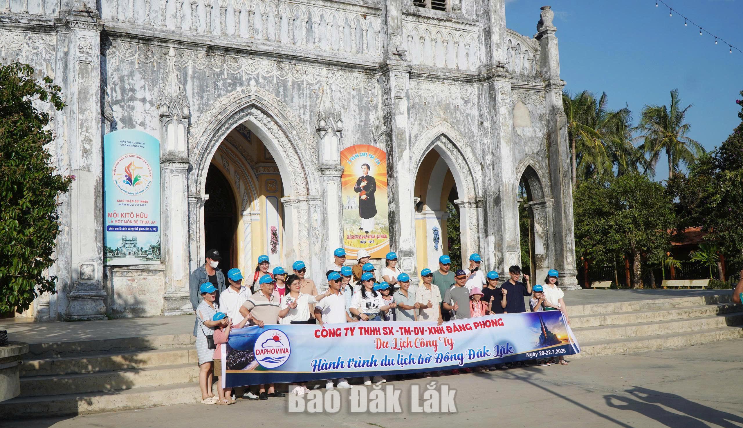 Nhà thờ Mằng Lăng là điểm du lịch thu hút đông đảo du khách khi đến phía Đông Đắk Lắk. Ảnh: Minh Duyên
