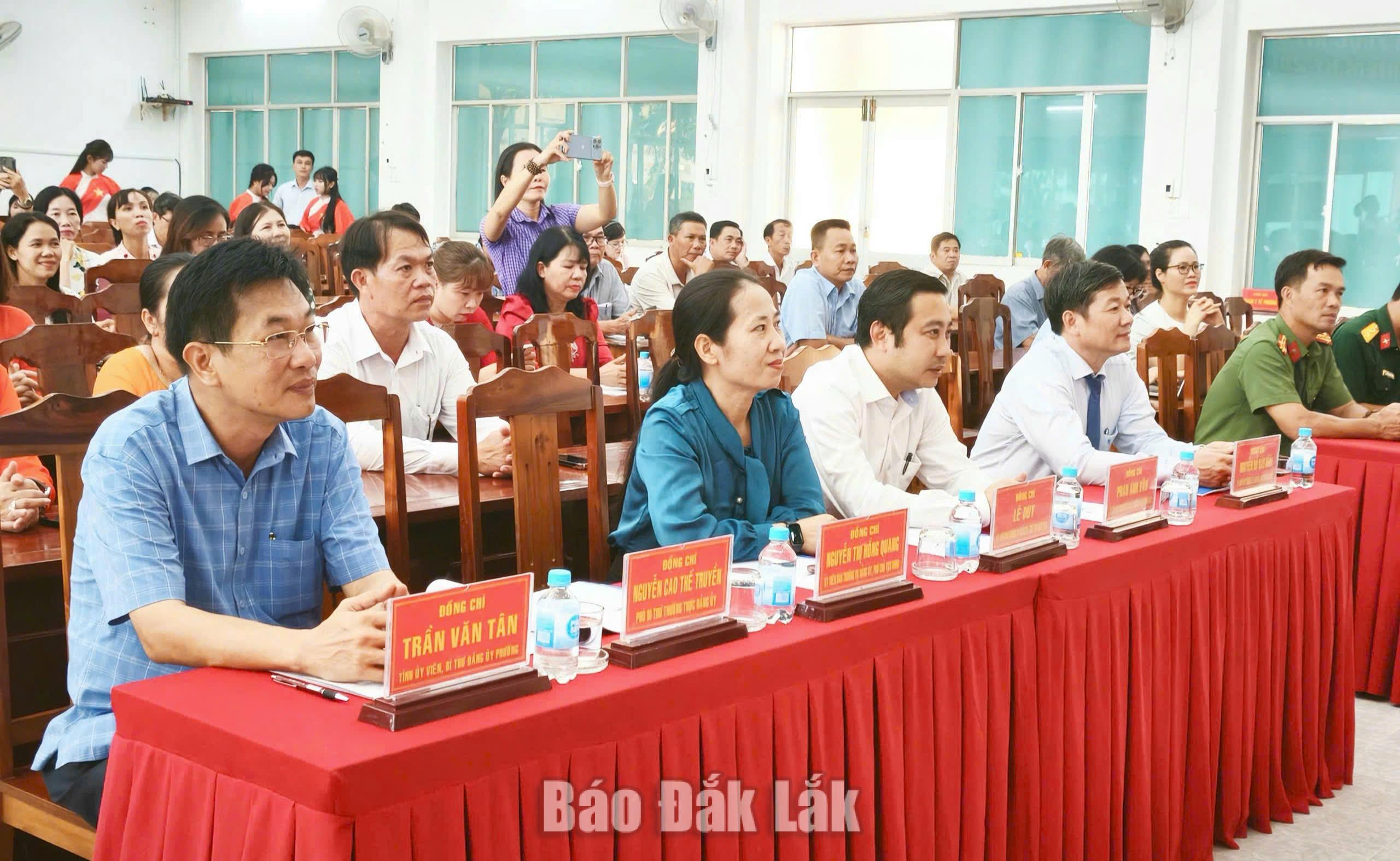 Phường Phú Yên: Tập trung nâng cao chất lượng giáo dục toàn diện 2 Các đại biểu dự hội nghị.
