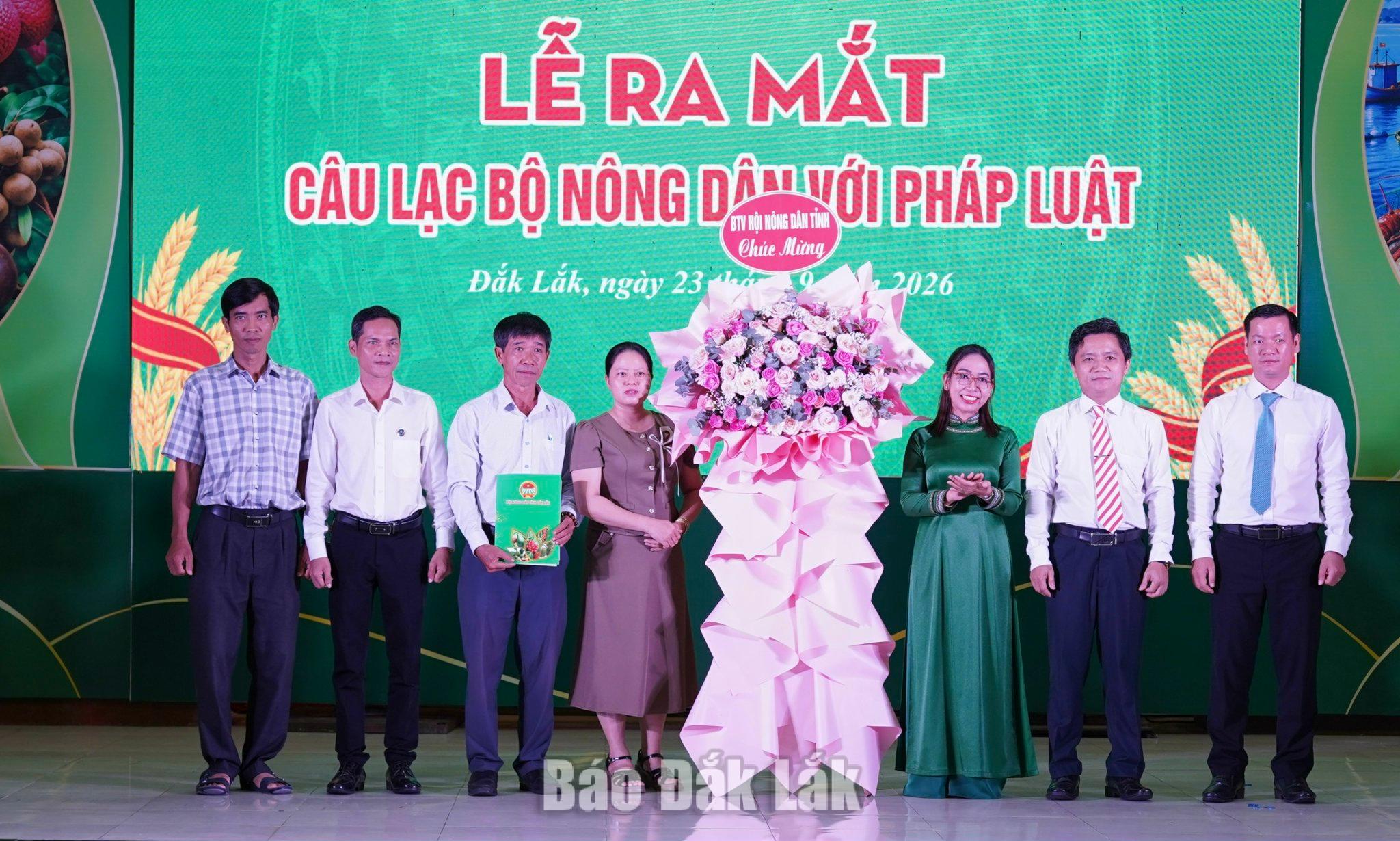 Khai mạc chuỗi hoạt động kết nối, quảng bá và tiêu thụ nông sản 5 Ra mắt Câu lạc bộ Nông dân với pháp luật tại chương trình.