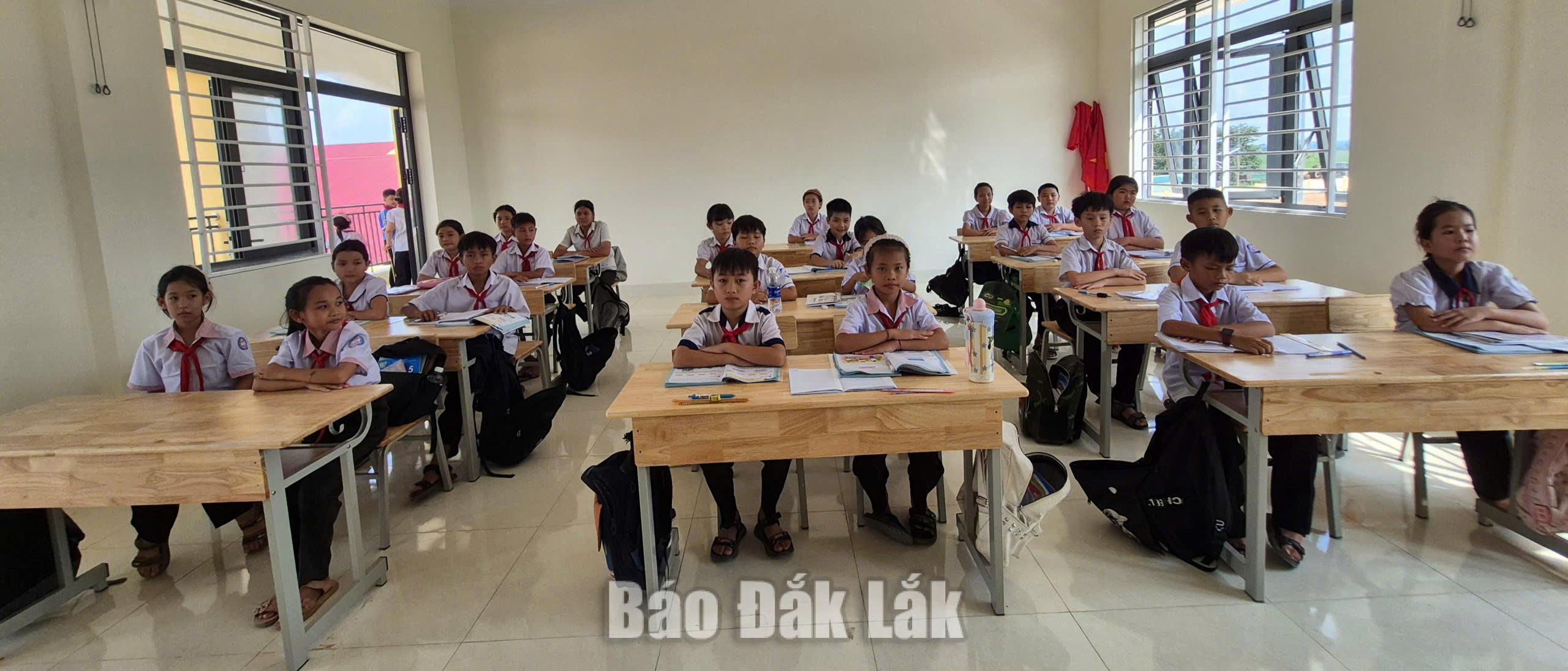 Hoàn thành cung ứng sách giáo khoa trước ngày 20/9/2026 1 Giờ học chính khóa của học sinh