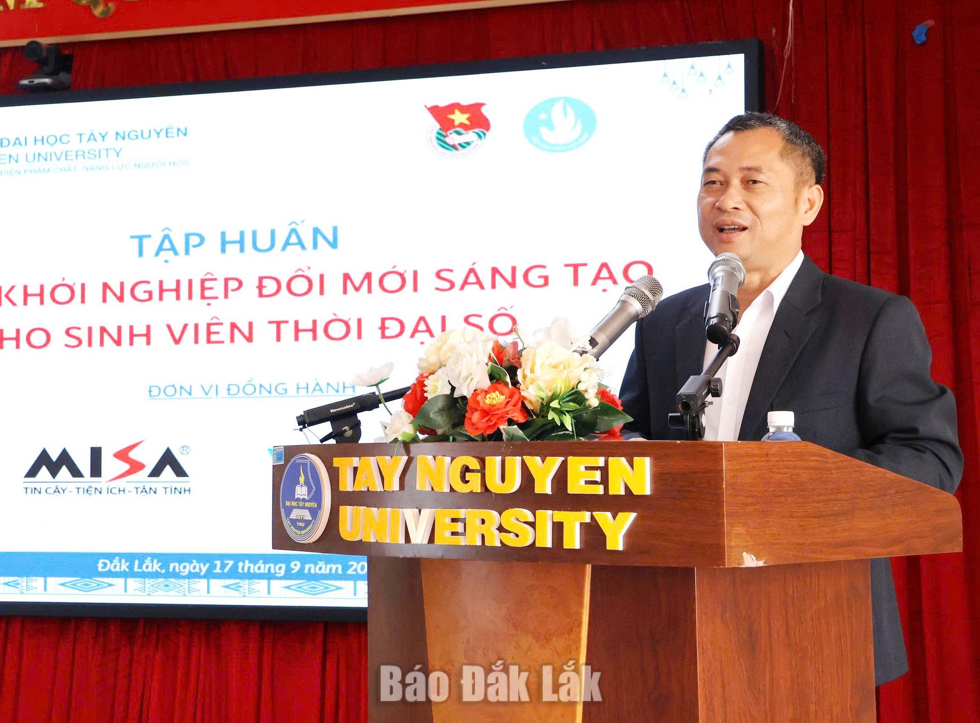 Trang bị tư duy khởi nghiệp cho sinh viên 2 Ông Vũ Trí Thức - Giám đốc Văn phòng Đại diện Công ty CP MISA Buôn Ma Thuột trình bày chuyên đề “Tư duy khởi nghiệp đổi mới sáng tạo cho sinh viên trong thời đại số”.