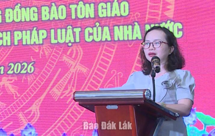 Phát huy vai trò các tổ chức tôn giáo trong tuyên truyền, vận động đồng bào tôn giáo 2 Bà Phạm Thị Ngọc Tuyết, Phó Chủ tịch Ủy ban MTTQ Việt Nam tỉnh phát biểu tại hội nghị.