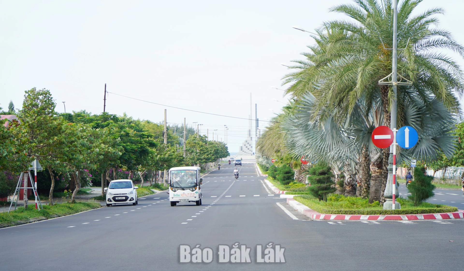 Đường Nguyễn Hữu Thọ, một trong những cung đường đẹp của khu vực biển.