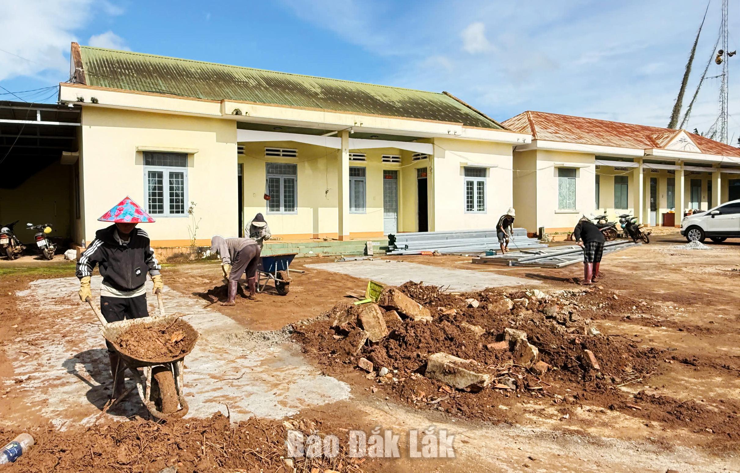 Một trụ sở cũ của xã Krông Năng đã được cho thuê, được sửa chữa lại để phục vụ  phát triển kinh tế.