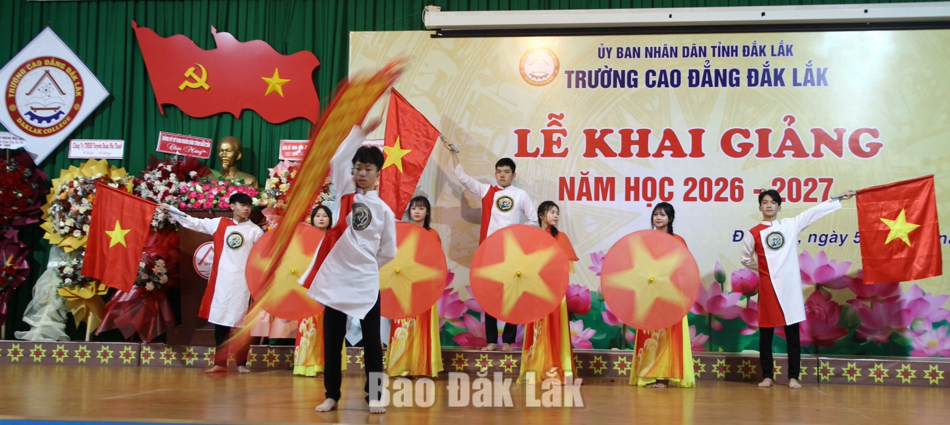 Trường Cao đẳng Đắk Lắk khai giảng năm học 2026 – 2027 2 Tiết mục văn nghệ do học sinh, sinh viên của nhà trường thể hiện.