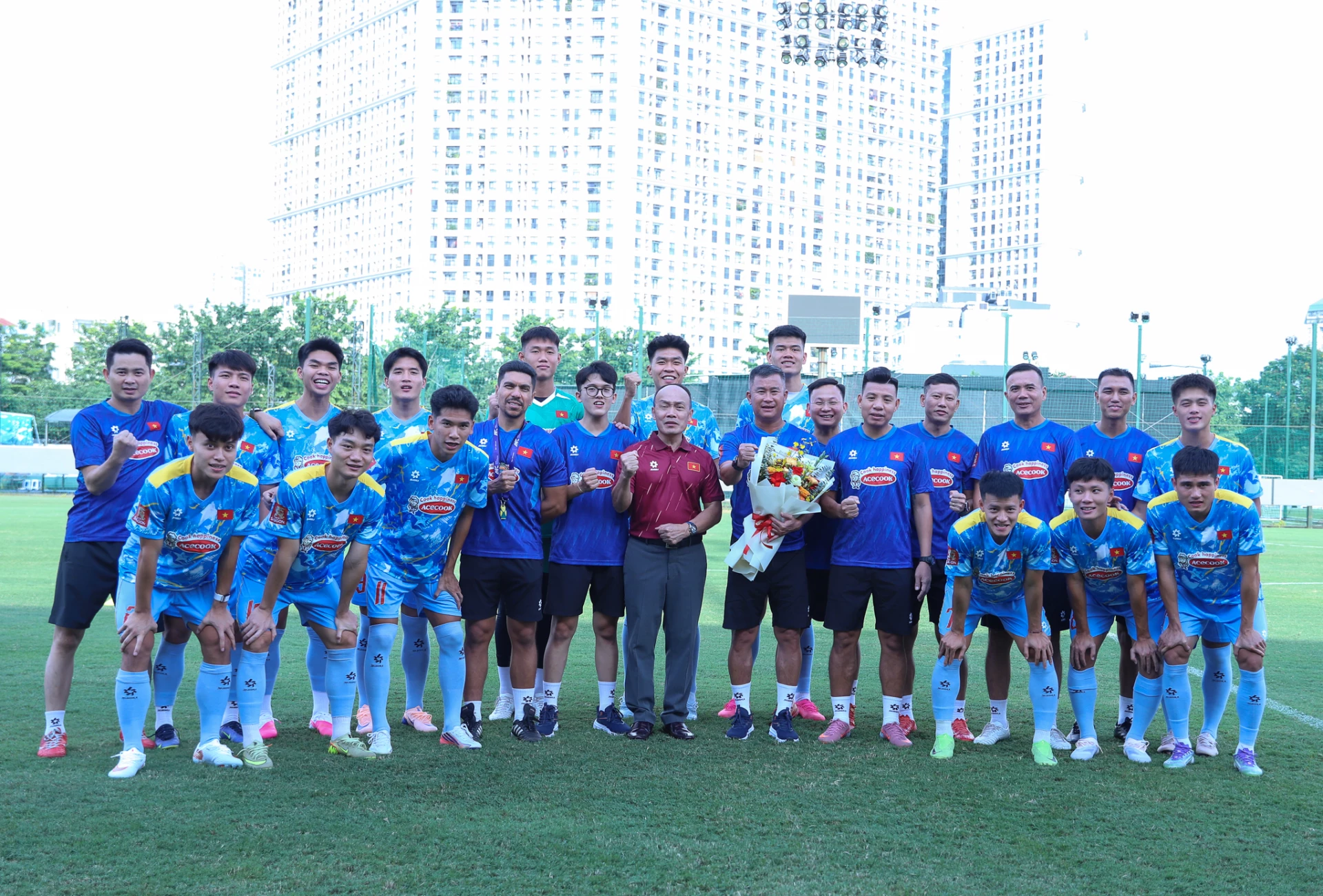 U23 Việt Nam gặp Hàn Quốc ở tứ kết ASIAD 20 1 Thầy trò Huấn luyện viên Đinh Hồng Vinh sẽ gặp Hàn Quốc ở tứ kết. Ảnh: VFF
