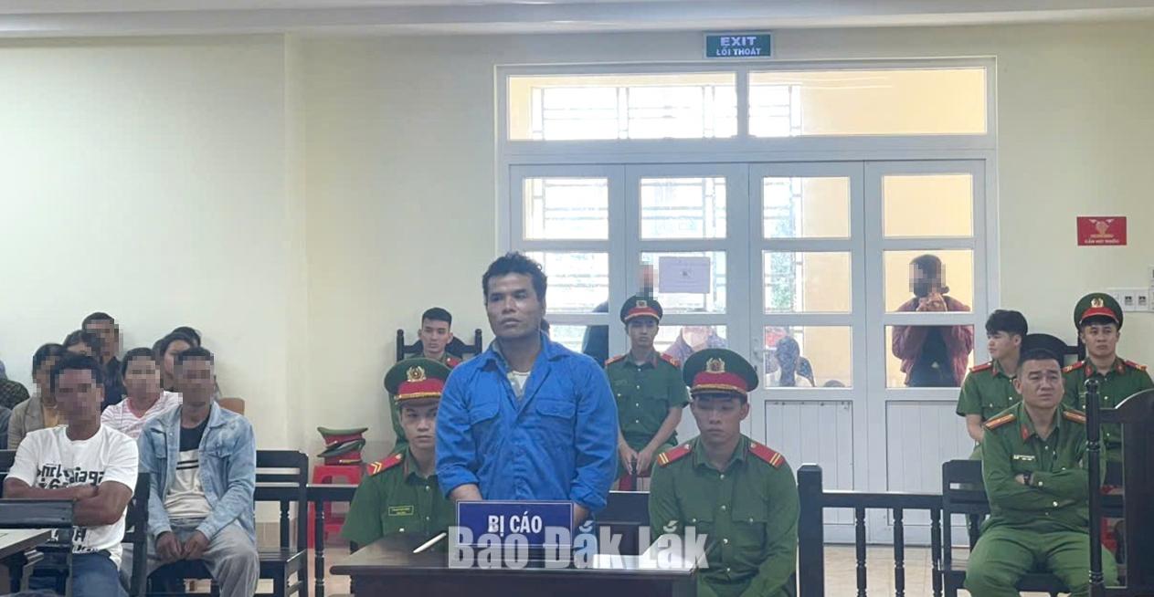 Khi cơn giận dẫn lối 1 Bị cáo Y Liat Ênuôl tại phiên tòa sơ thẩm.