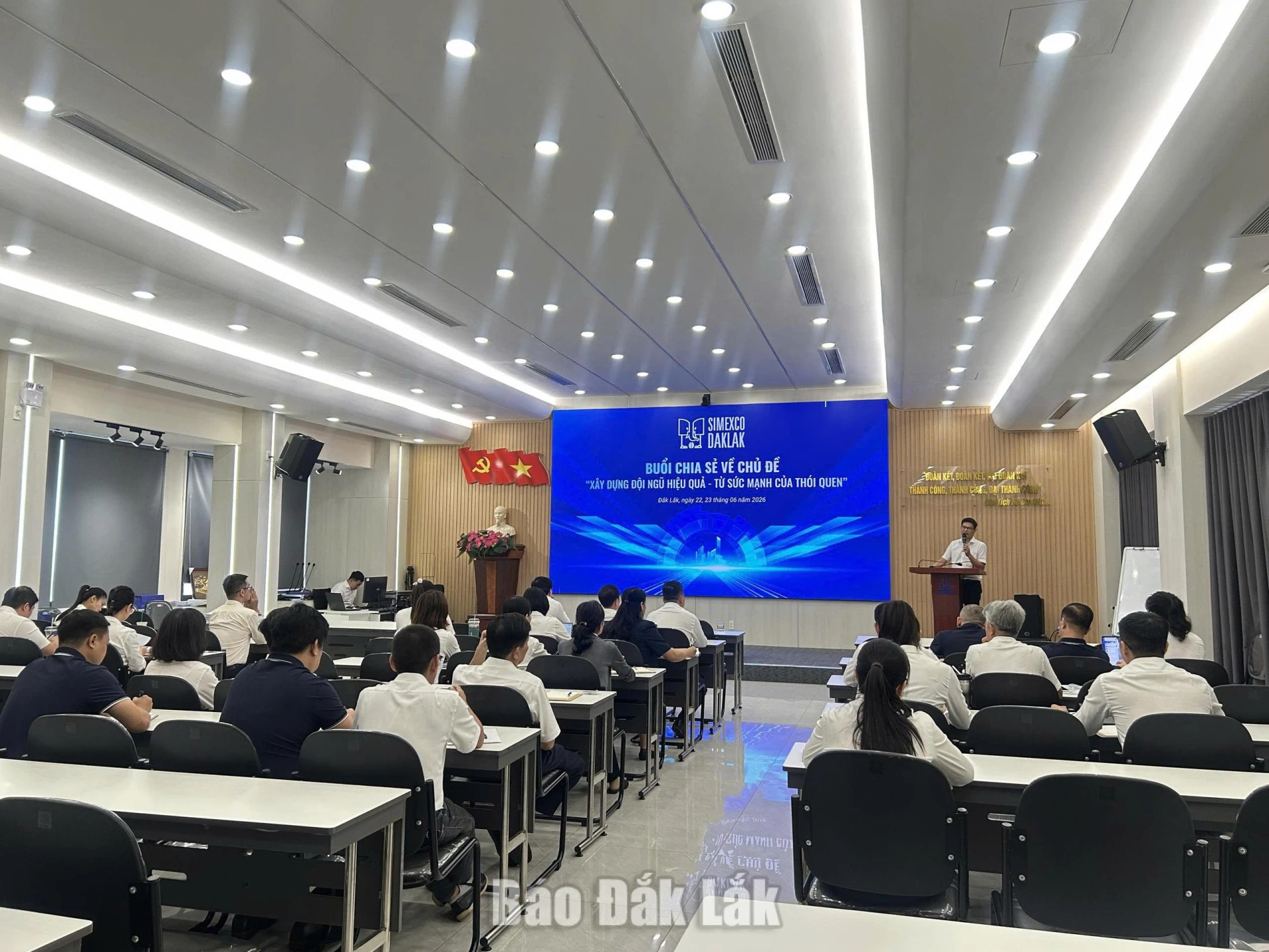 Nâng cao nguồn nhân lực số, tạo cú hích cho nông sản 1 Cán bộ, người lao động tham gia tập huấn, tự đào tạo tại Simexco Đắk Lắk.