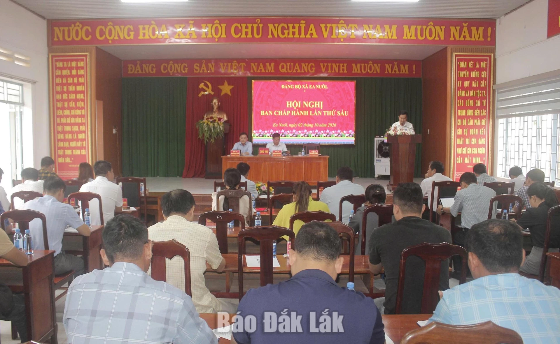Xã Ea Nuôl thu ngân sách đạt 128% dự toán 1 Toàn cảnh hội nghị.