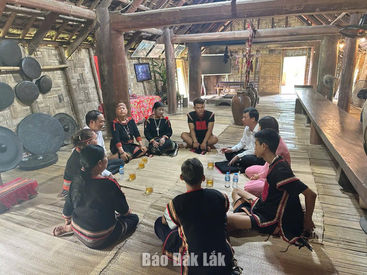 Đắk Lắk phối hợp bảo tồn, phát huy giá trị văn hóa với Hà Nội 4 trò chuyện cùng nghệ nhân