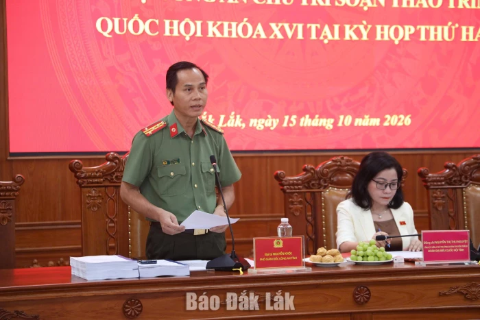 Lấy ý kiến góp ý đối với 7 dự án luật do Bộ Công an chủ trì soạn thảo 3 Đại tá Nguyễn Khỏe, Phó Giám đốc Công an tỉnh phát biểu thảo luận.