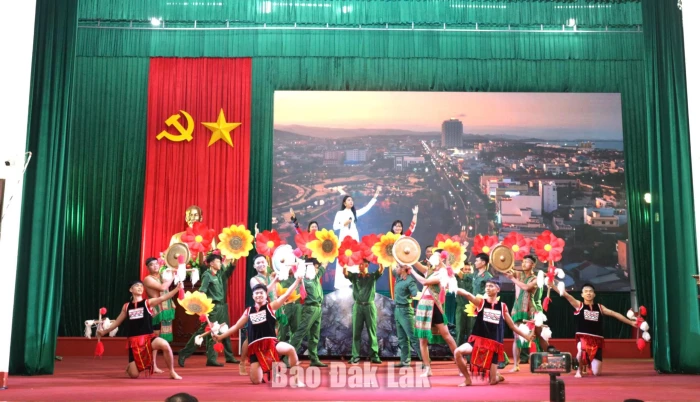 Giao lưu văn nghệ tại chương trình.