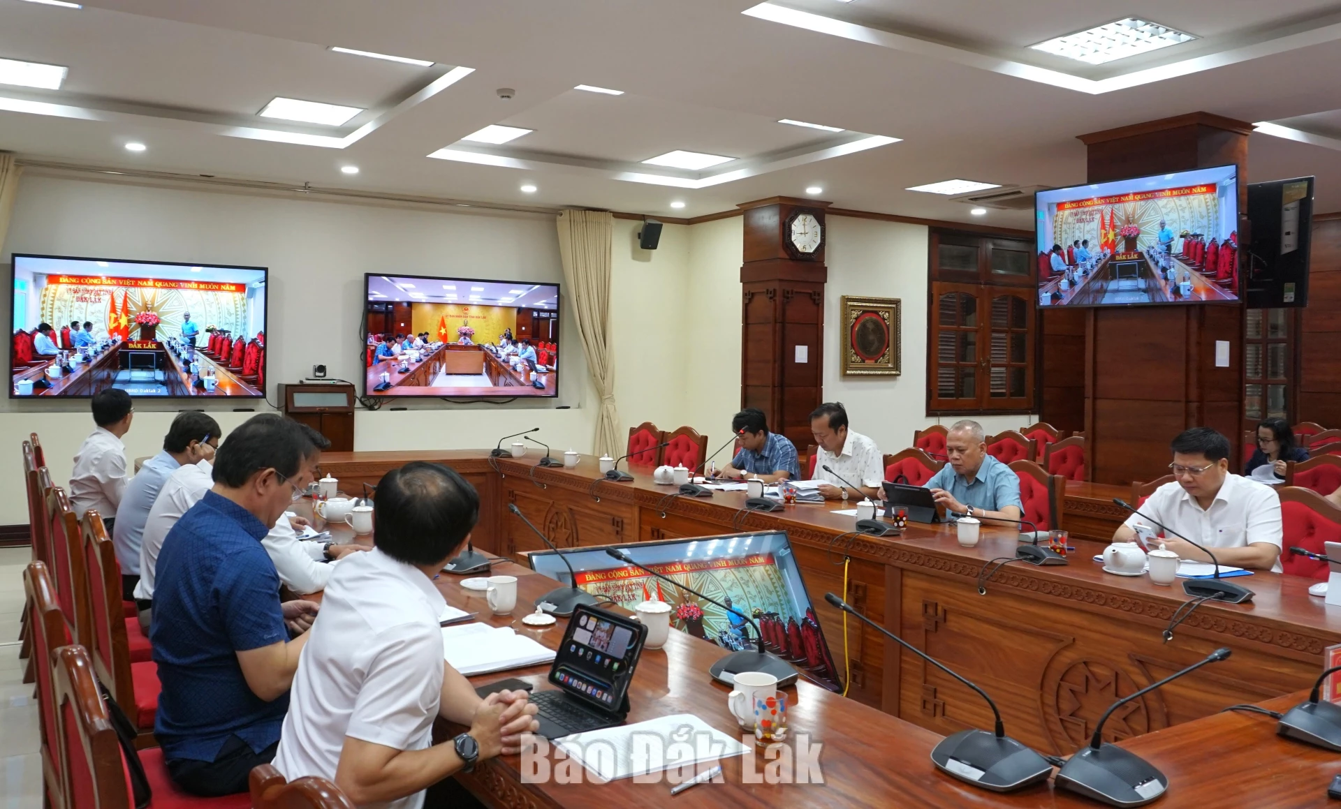 Cuộc họp được tổ chức trực tuyến đến các đơn vị.