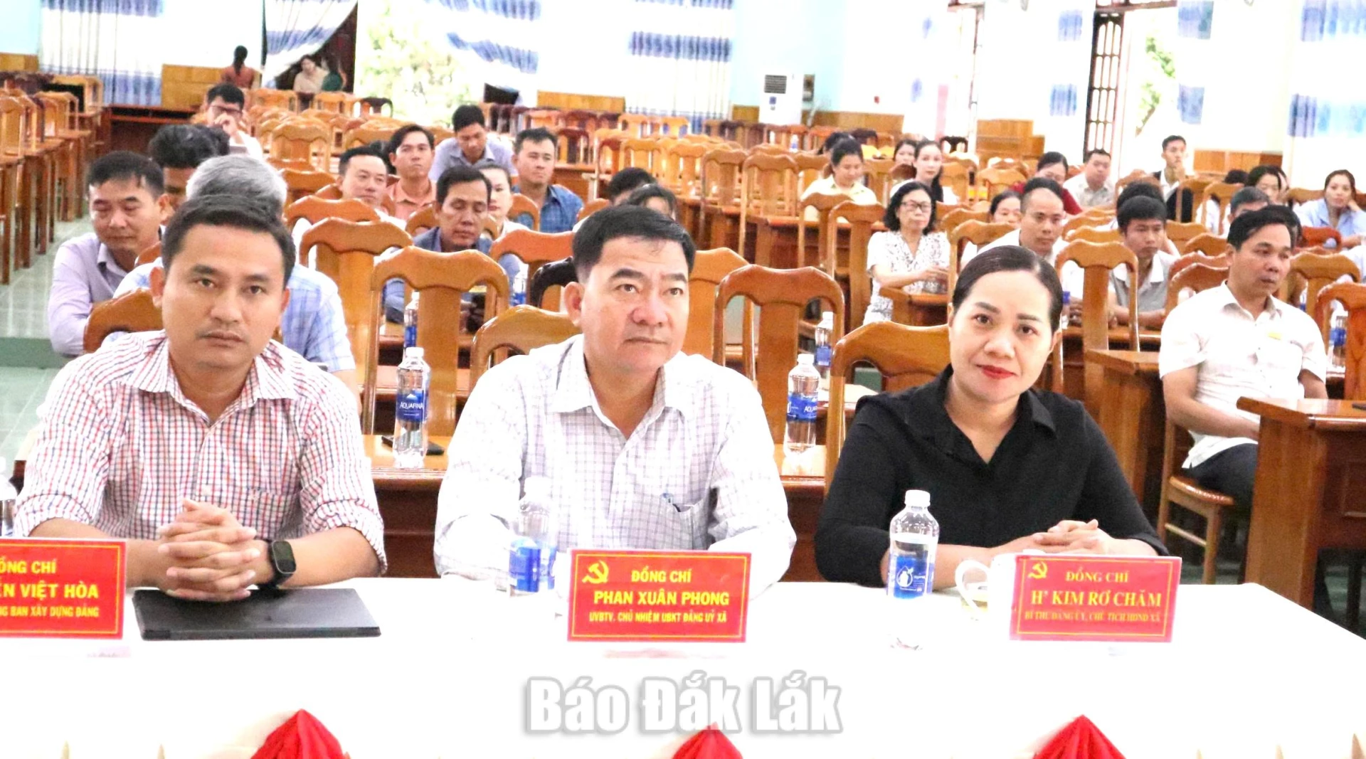 Xã Krông Bông: 100% hồ sơ được tiếp nhận trực tuyến 1 Các đại biểu tham dự chương trình.