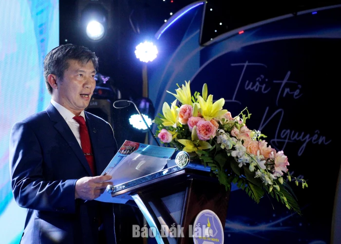 Đại học Tây Nguyên chào đón hơn 2.700 tân sinh viên 1 TS Nguyễn Thanh Trúc, Hiệu trưởng Trường Đại học Tây Nguyên phát biểu tại chương trình.