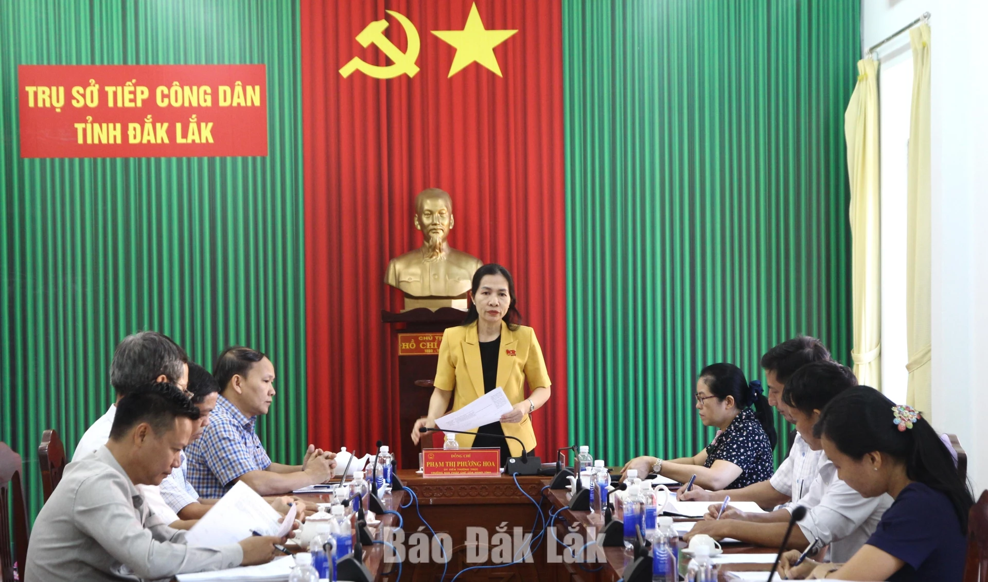 Thường trực HĐND tỉnh tiếp công dân định kỳ tháng 10 1 Trưởng Ban Pháp chế HĐND tỉnh Phạm Thị Phương Hoa phát biểu tại buổi tiếp công dân.