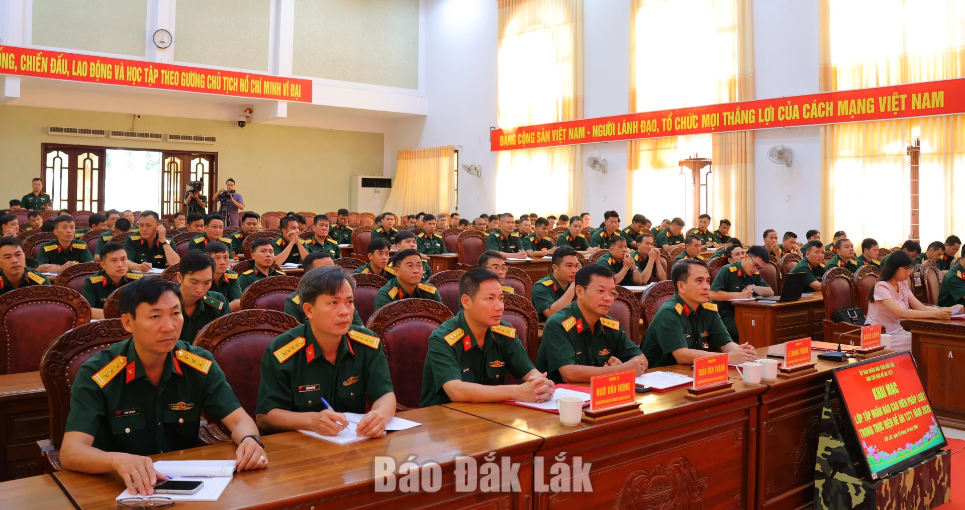Bồi dưỡng kỹ năng tuyên truyền, phổ biến pháp luật tại cơ sở 1 Các đại biểu tham dự lớp tập huấn.