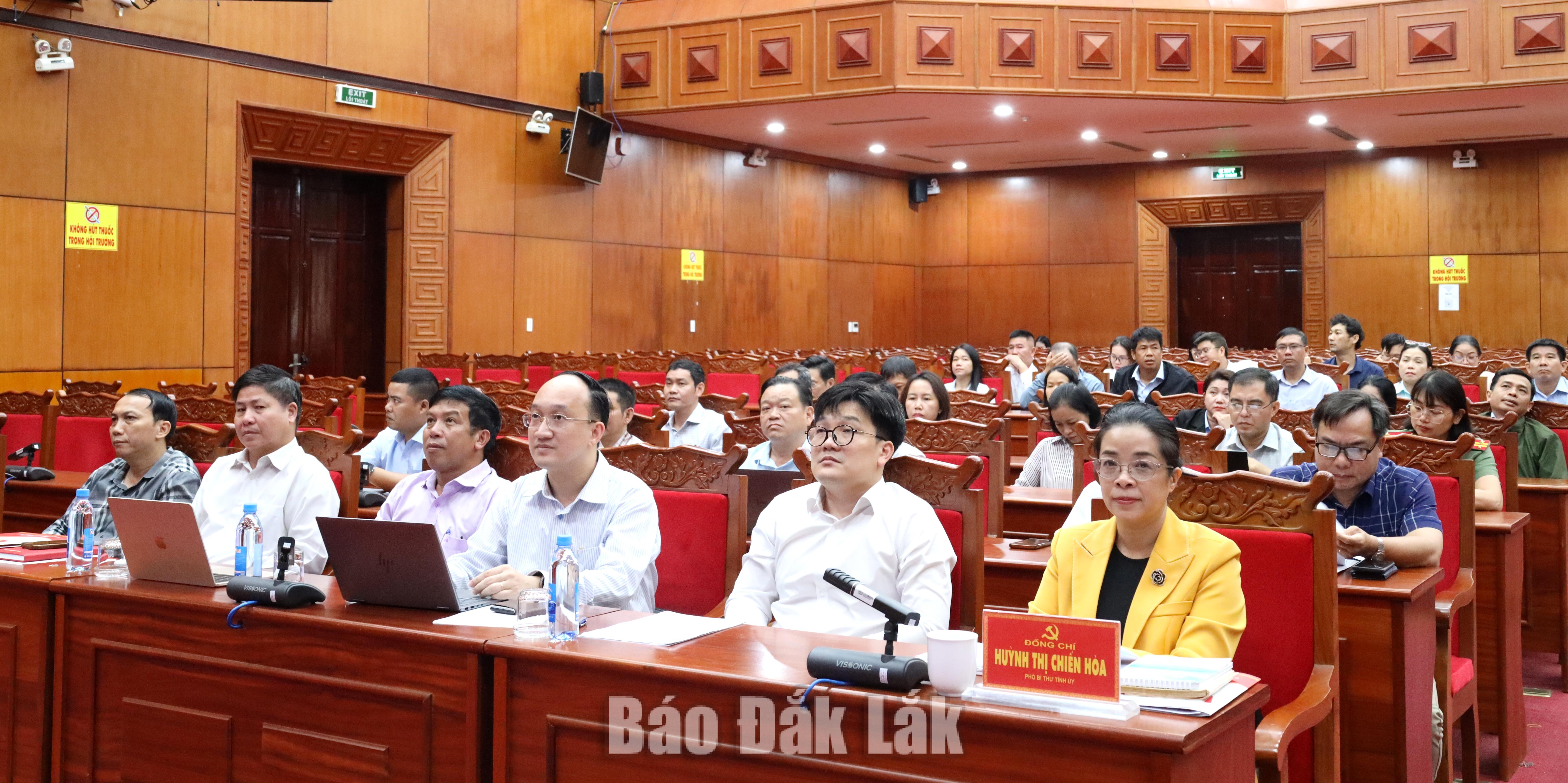 Phát động Cuộc thi trực tuyến “Tìm hiểu về Chuyển đổi số quốc gia” 1 Đồng chí Huỳnh Thị Chiến Hòa, Phó Bí thư Tỉnh ủy tham dự và chủ trì Hội nghị Báo cáo viên Trung ương tháng 10/2026 tại điểm cầu Tỉnh ủy.
