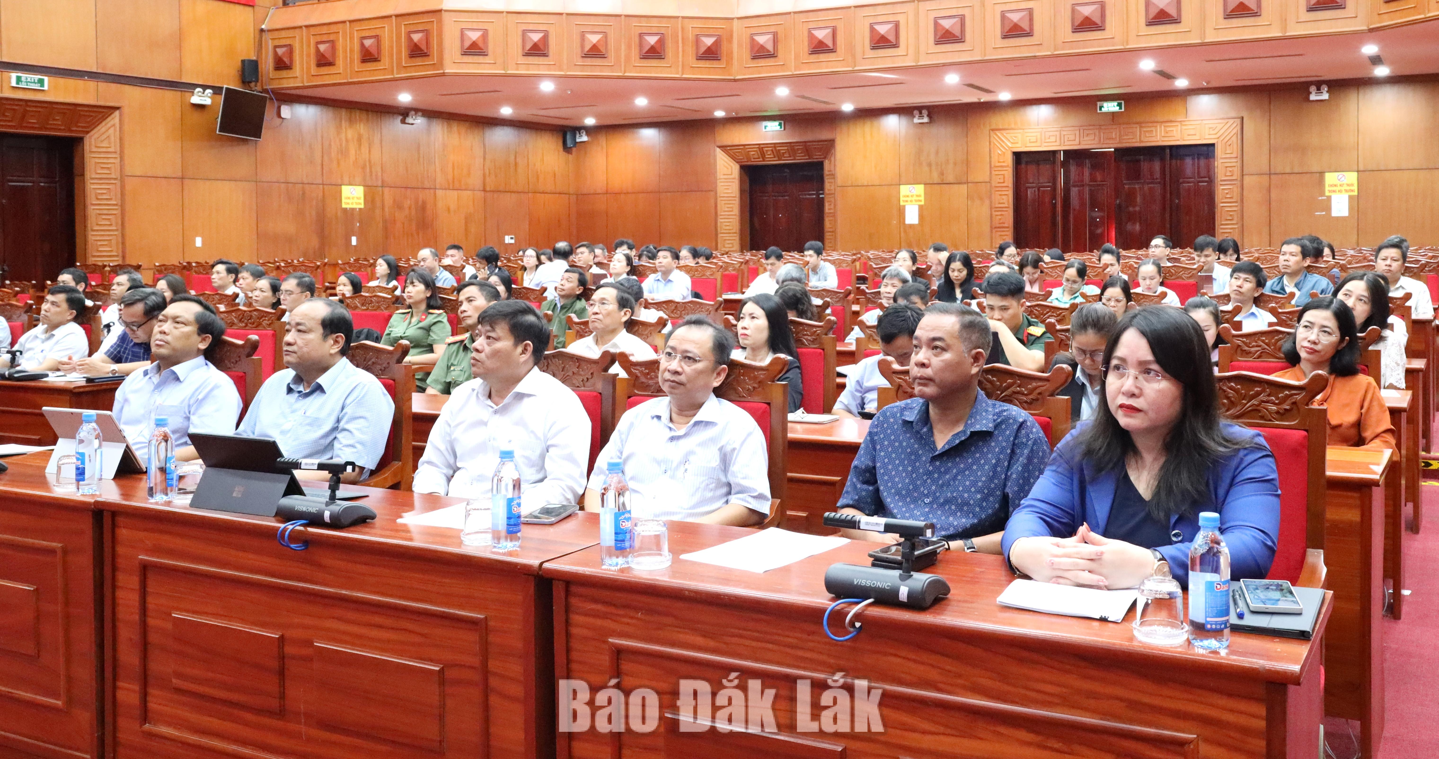 Phát động Cuộc thi trực tuyến “Tìm hiểu về Chuyển đổi số quốc gia” 2 Các đại biểu tham dự hội nghị tại điểm cầu tỉnh Đắk Lắk.
