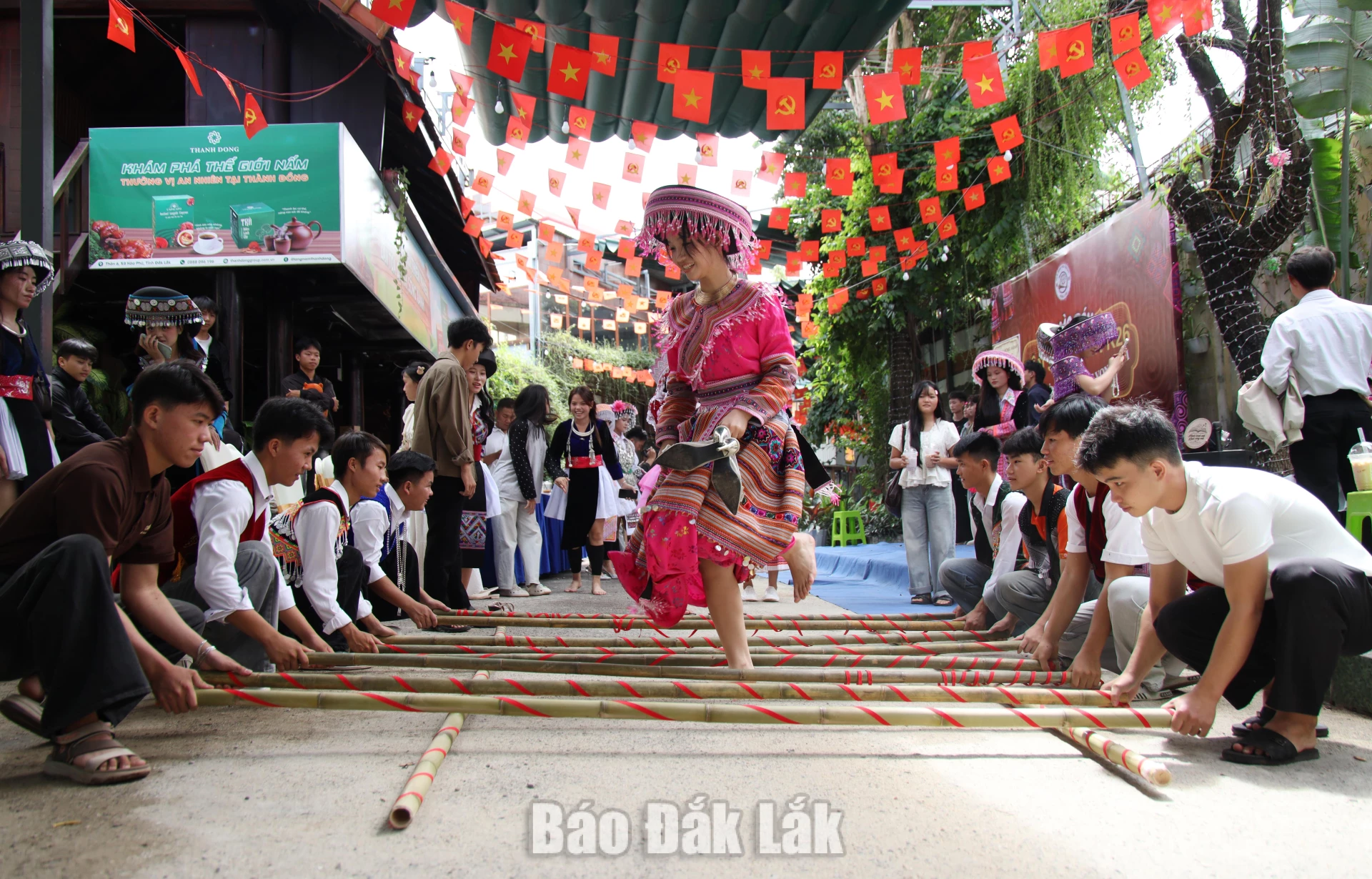 Sôi nổi Chương trình "Chào đón tân sinh viên K26" 4 Tân sinh viên t