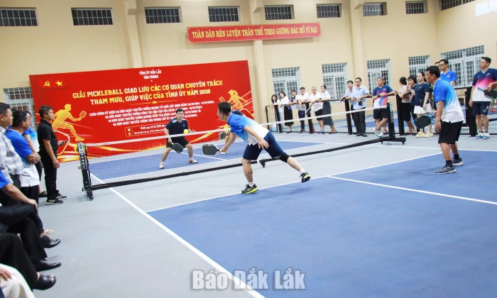 Khai mạc Giải Pickleball giao lưu các cơ quan chuyên trách tham mưu, giúp việc của Tỉnh ủy năm 2026 5 Một trận đấu nội dung đôi nam tại giải.