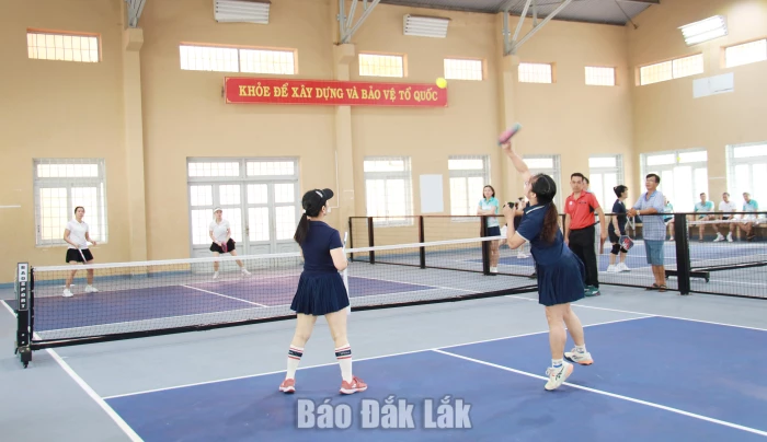 Một pha bóng trong trận chung kết nội dung đôi nữ.