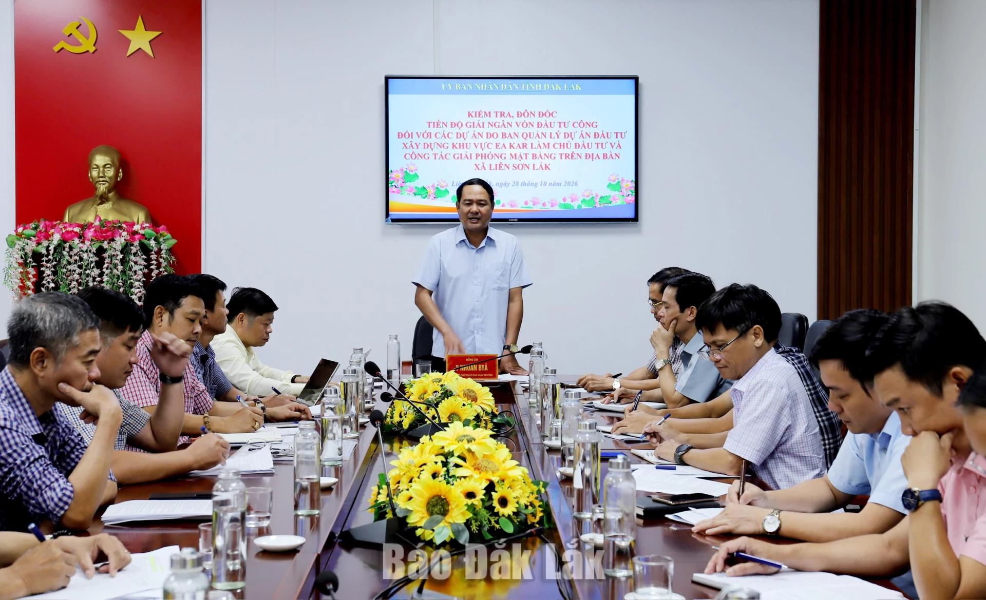 Đôn đốc giải ngân vốn đầu tư công, tháo gỡ vướng mắc các dự án tại Liên Sơn Lắk 1 Phó Chủ tịch UBND tỉnh chủ trì buổi làm việc