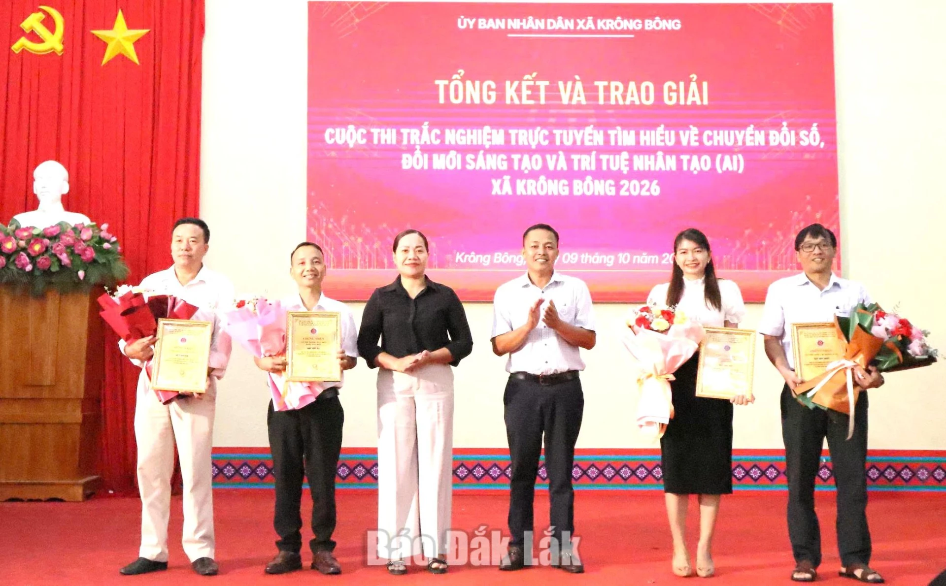 Xã Krông Bông: 100% hồ sơ được tiếp nhận trực tuyến 2 Ban Tổ chức trao 12 giải cá nhân và 4 giải tập thể