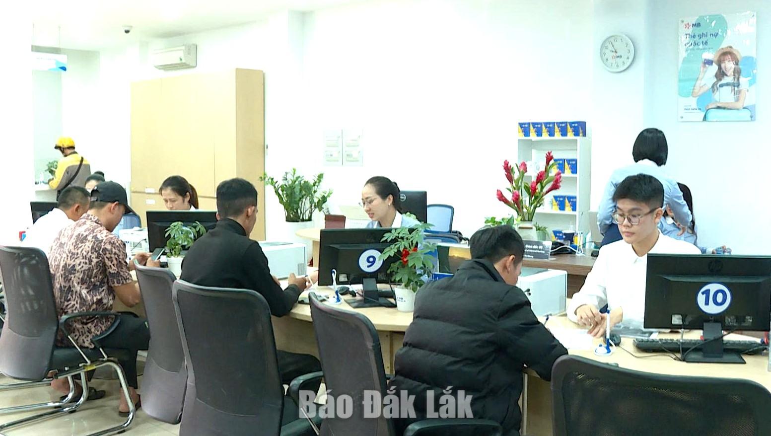 Linh hoạt với chuyển động của lãi suất ngân hàng 2 2 20261020132824 20261022193606