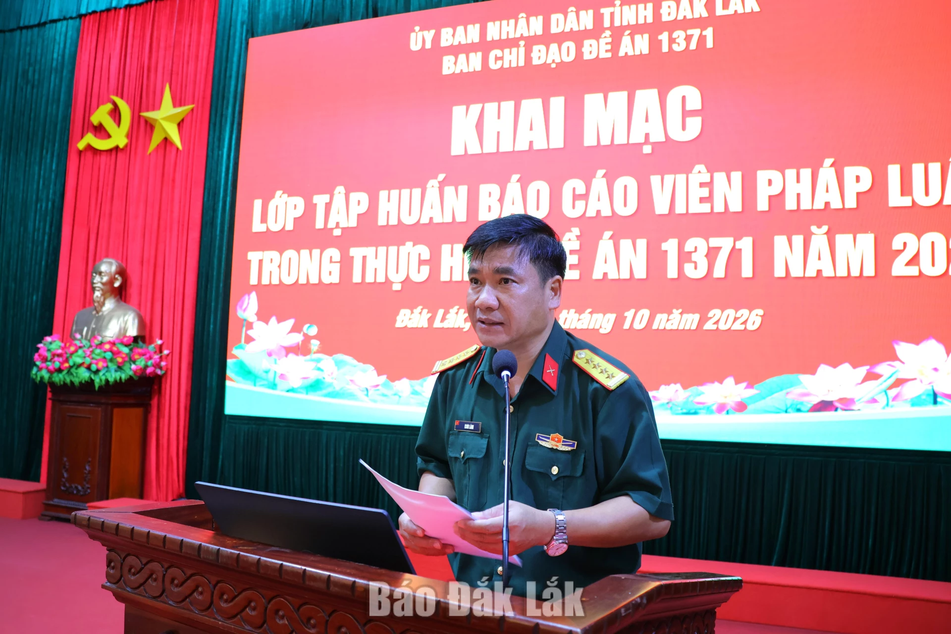 Bồi dưỡng kỹ năng tuyên truyền, phổ biến pháp luật tại cơ sở 2 Đại tá Ksơr Lành, Phó Chính ủy Bộ CHQS tỉnh phát biểu khai mạc lớp tập huấn.