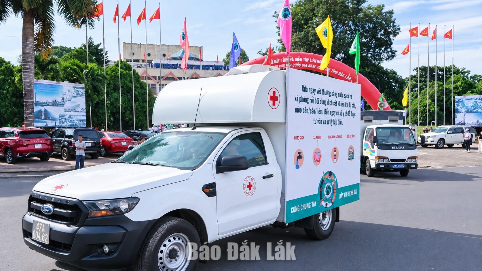 Phòng chống bệnh dại: Kiểm soát hiệu quả nguy cơ trong cộng đồng 2 Tuyên truyền lưu động góp phần nâng cao nhận thức của người dân về phòng, chống bệnh dại.