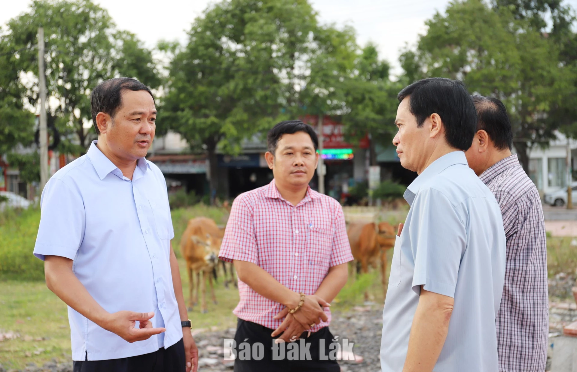 Đôn đốc giải ngân vốn đầu tư công, tháo gỡ vướng mắc các dự án tại Liên Sơn Lắk 4 Phó