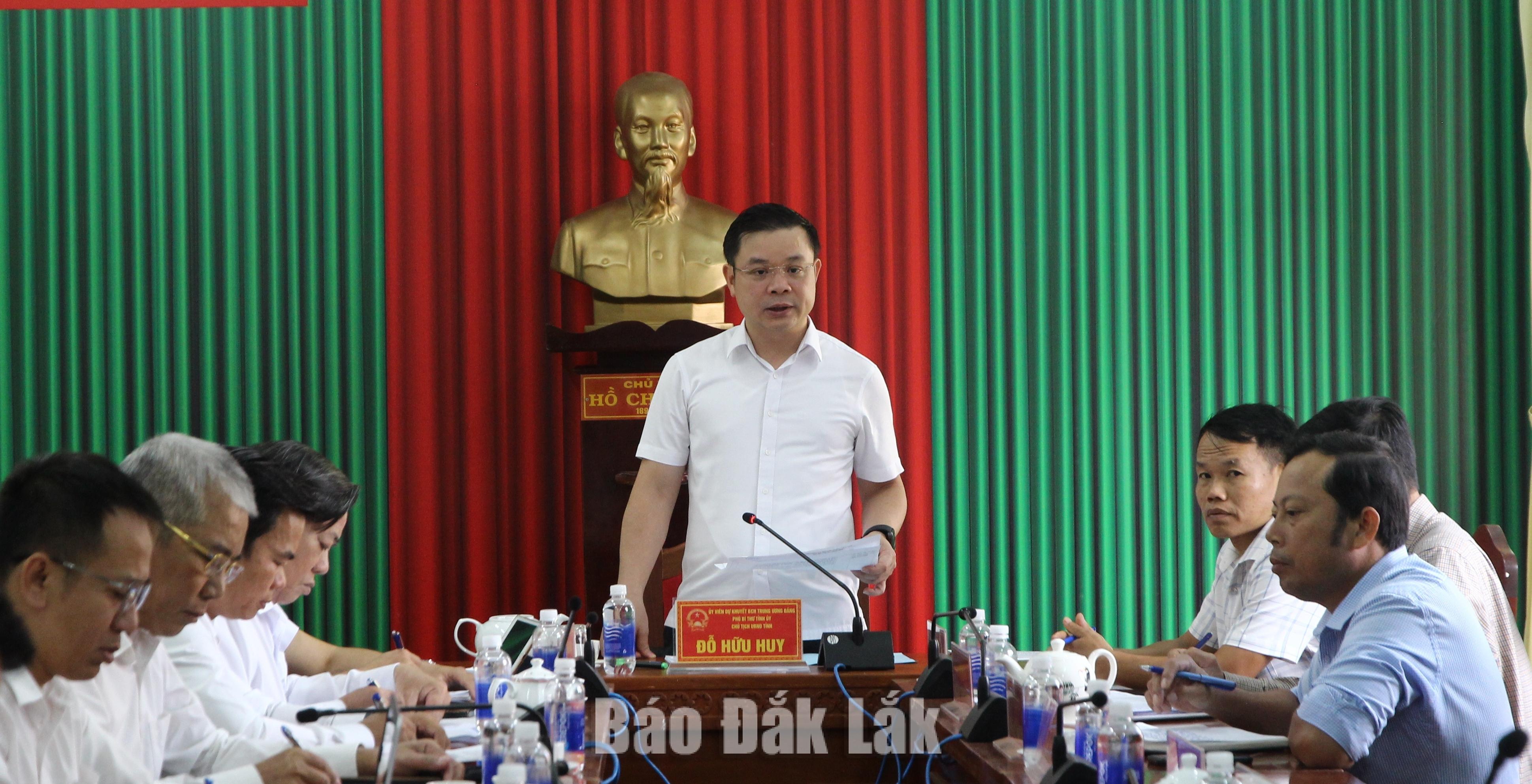 Đồng chí Đỗ Hữu Huy, Ủy viên Dự khuyết Trung ương Đảng, Phó Bí thư Tỉnh ủy, Chủ tịch UBND tỉnh chủ trì một buổi tiếp công dân định kỳ tại Trụ sở Tiếp công dân tỉnh.