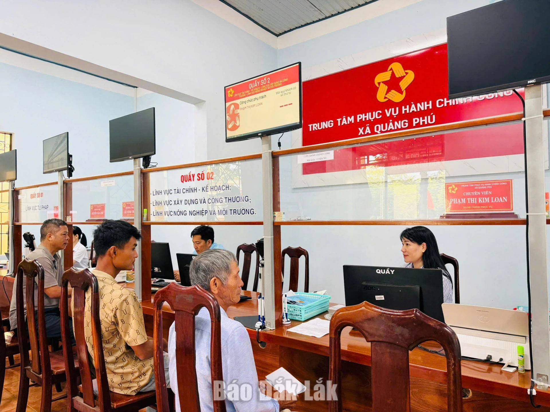 Quảng Phú: Thúc đẩy chuyển đổi số gắn với hiệu quả thực chất 1 Trung tâm Phục vụ hành chính công xã