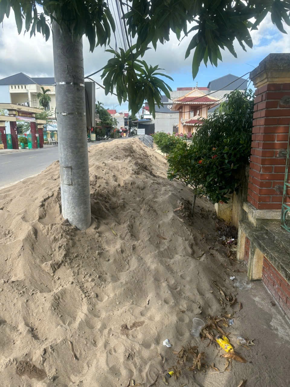DỰ ÁN NGHĨA TRANG XÃ HỒNG PHONG: AI CHỊU TRÁCH NHIỆM CHO NHỮNG DẤU HIỆU SAI PHẠM VÀ "CÓ MỚI NỚI CŨ"? 2 IMG 1791621802568 1791705676986