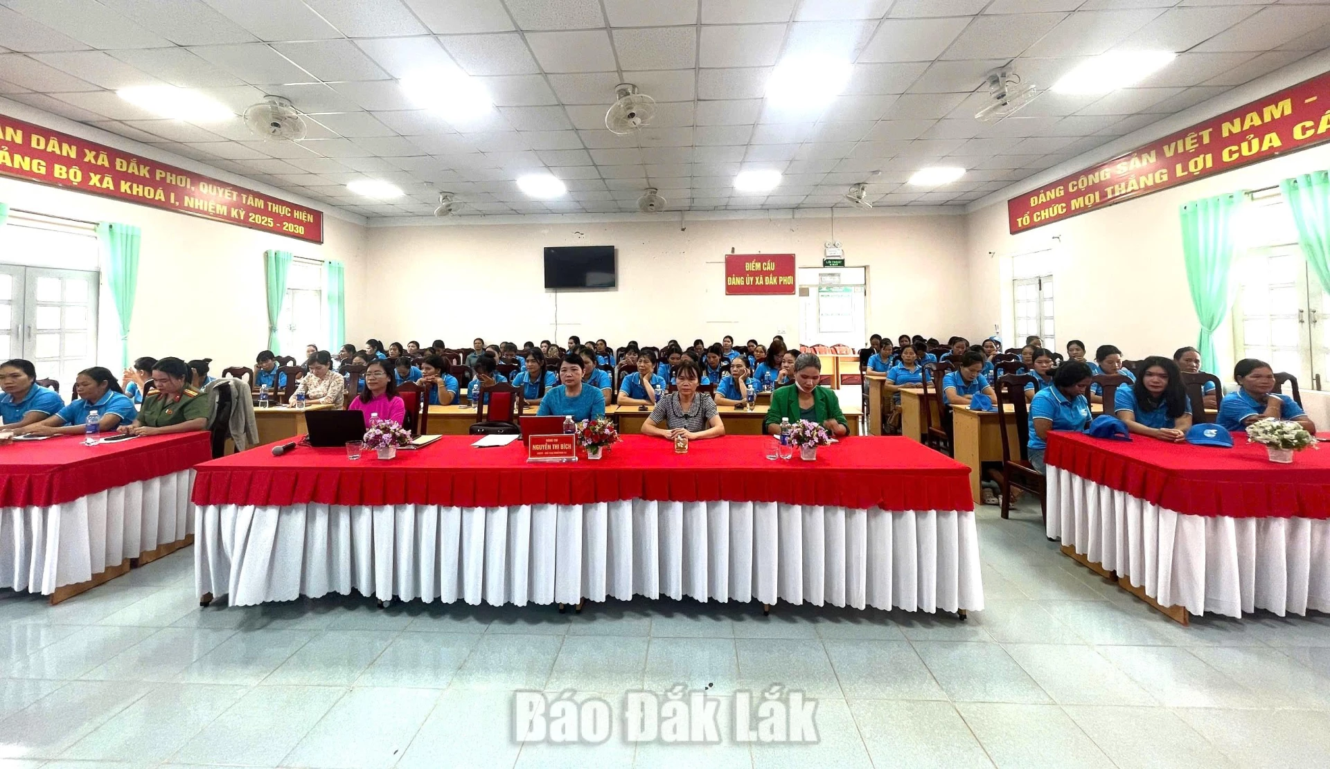 Xã Đắk Phơi đẩy mạnh truyền thông về bình đẳng giới 1 Đông đảo cán bộ, hội viên phụ nữ trên địa bàn xã Đắk Phơi tham dự hội nghị.