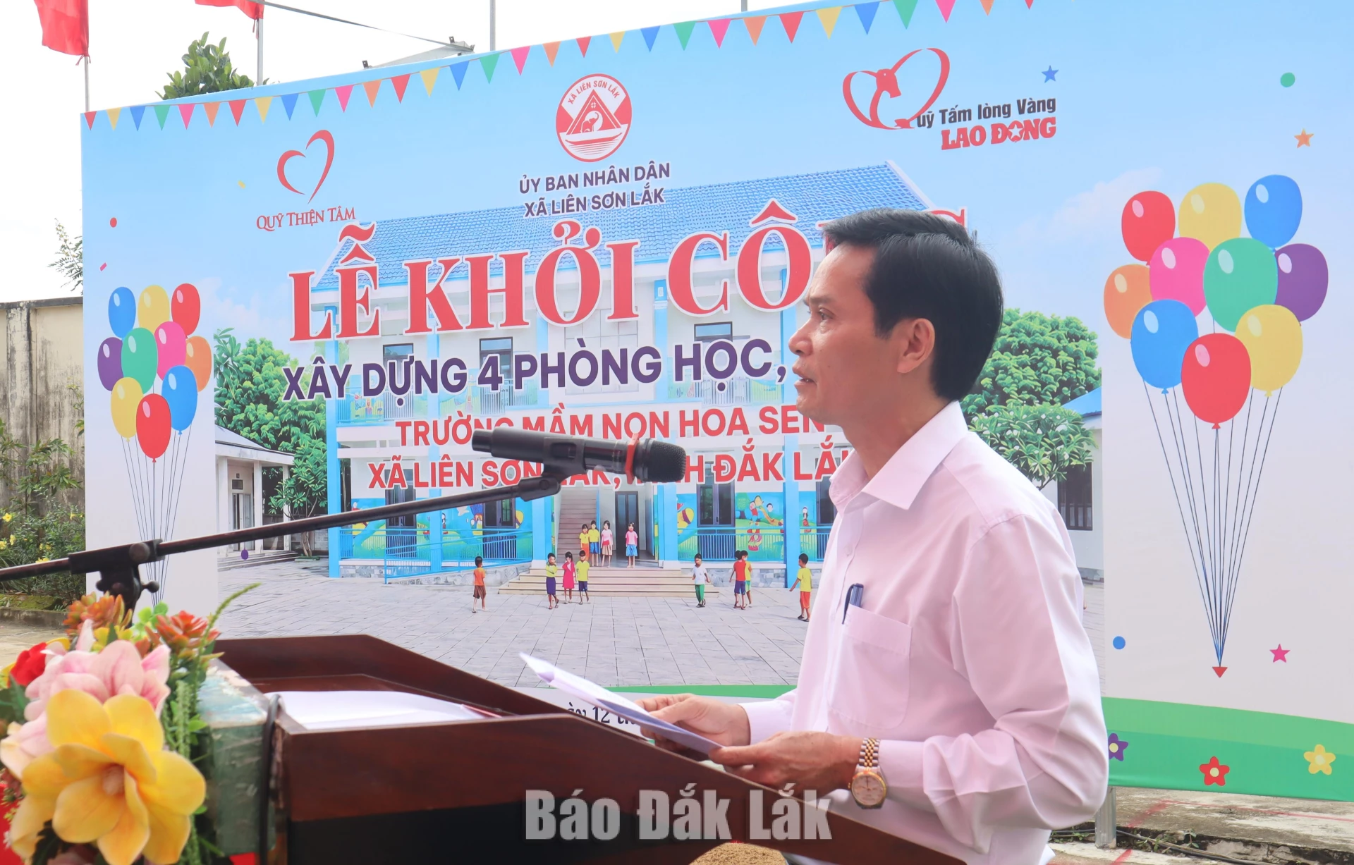 Khởi công xây dựng 4 phòng học tại Trường Mầm non Hoa Sen 4 Phó Bí thư Đảng ủy, Chủ tịch UBND xã Liên Sơn Lắk Nguyễn Anh Tú phát biểu tại buổi lễ khởi công.