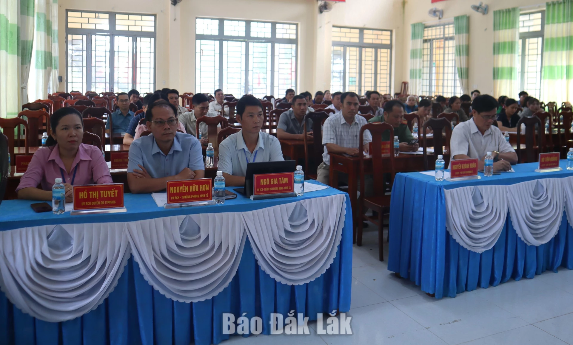 Xã Ea Riêng định hướng phát triển vùng nguyên liệu cây dược liệu 1 Các đại biểu dự hội nghị tập huấn.