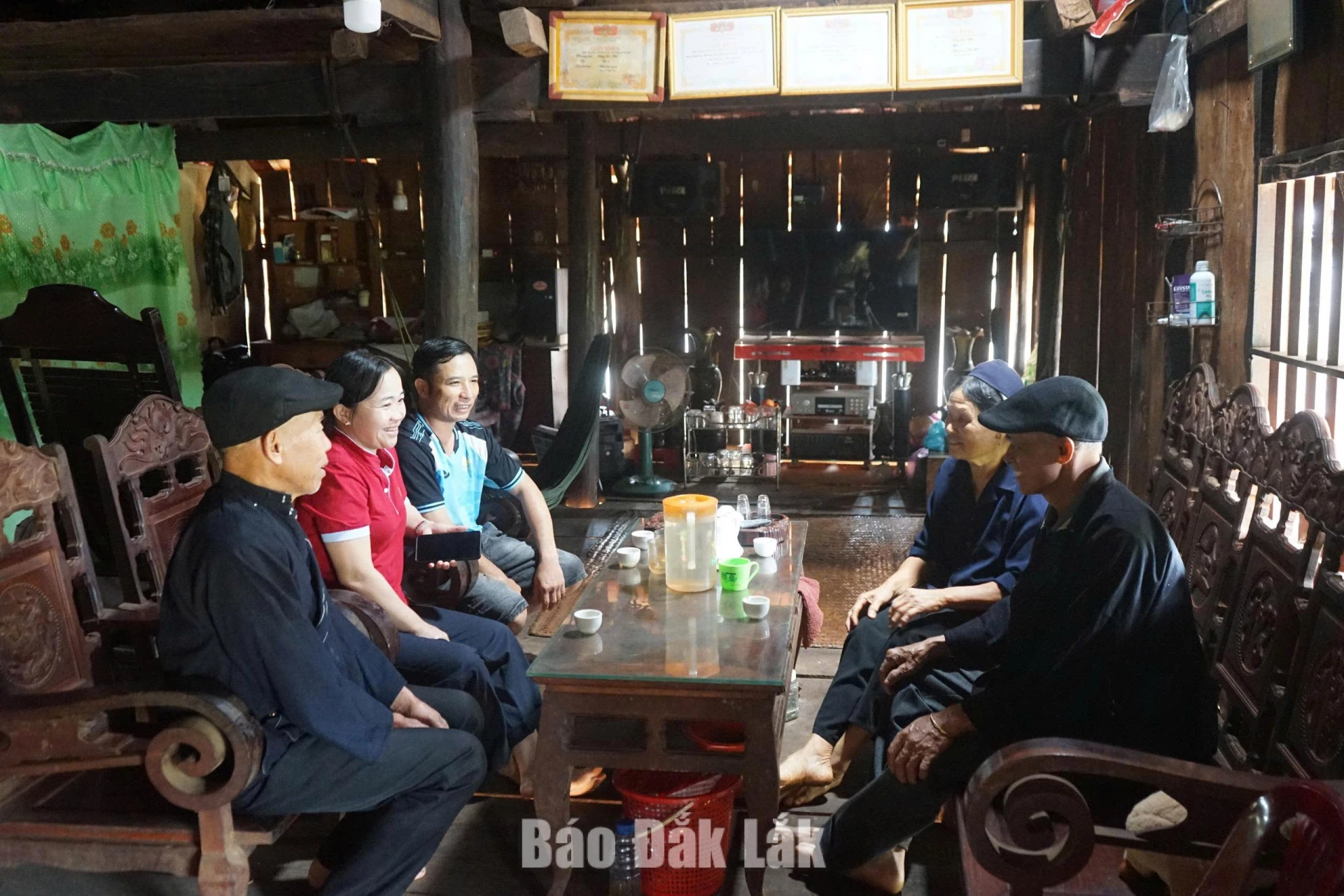 Văn hóa Tày, Nùng hòa nhịp trên vùng đất Tam Giang 1
Người có uy tín, các bậc cao niên thôn Tam Lập tích cực tuyên truyền, vận động bà con gìn giữ và phát huy bản sắc văn hóa truyền thống của dân tộc.
