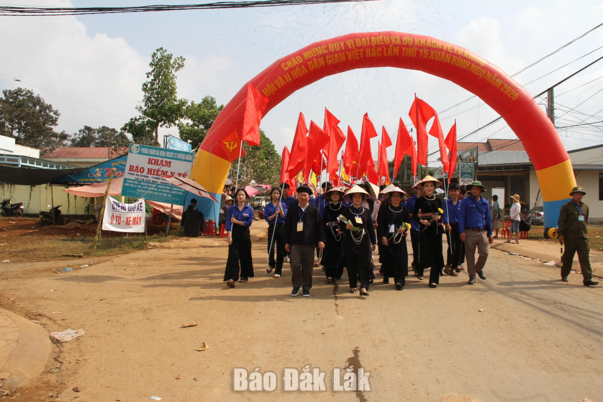 Văn hóa Tày, Nùng hòa nhịp trên vùng đất Tam Giang 2 Dù xa quê đã lâu, đồng bào Tày, Nùng ở xã Tam Giang vẫn gìn giữ trang phục truyền thống, góp phần lưu truyền bản sắc văn hóa dân tộc qua các thế hệ.
