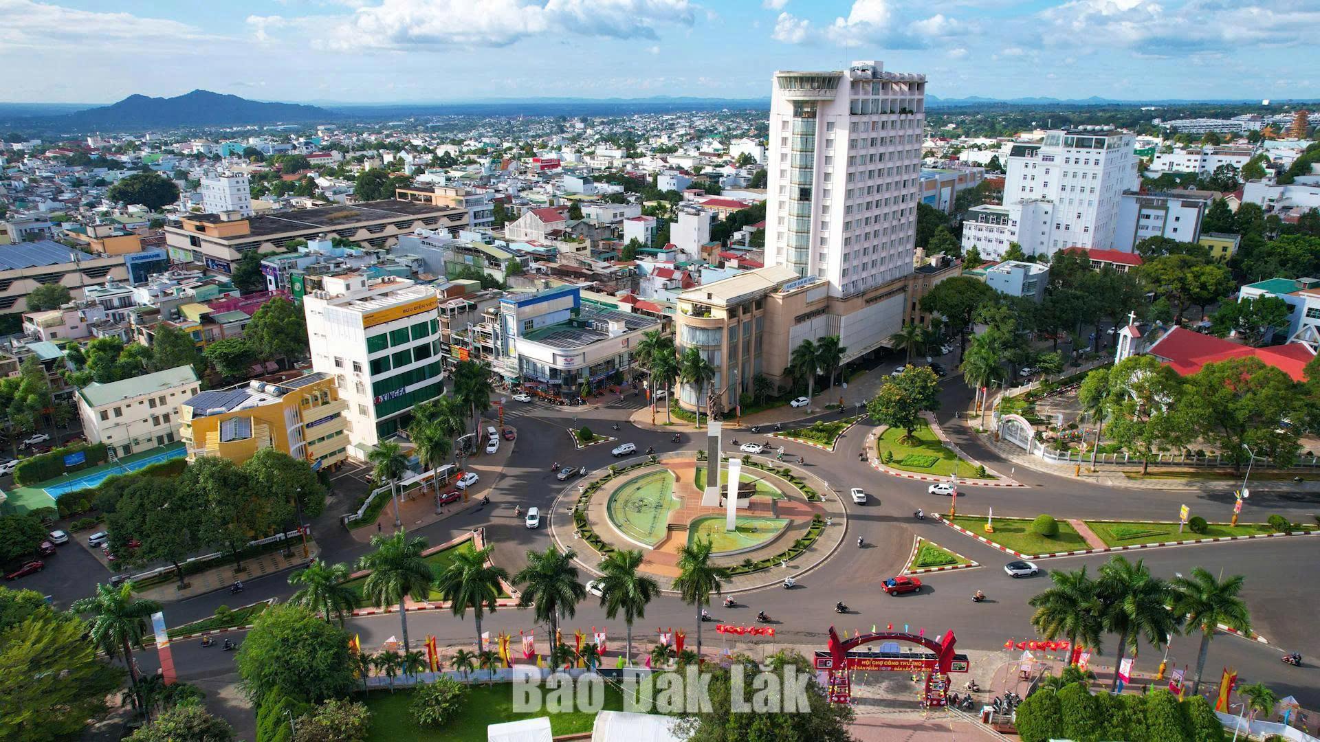 Tầm vóc mới cho đô thị Buôn Ma Thuột 2 Một góc khu vực trung tâm đô thị Buôn Ma Thuột. Ảnh: Vạn Tiếp