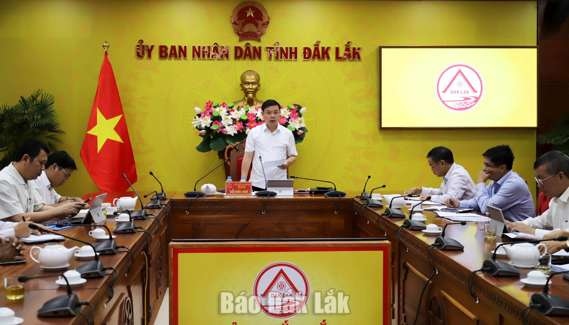 Chủ tịch UBND tỉnh Đỗ Hữu Huy phát biểu 