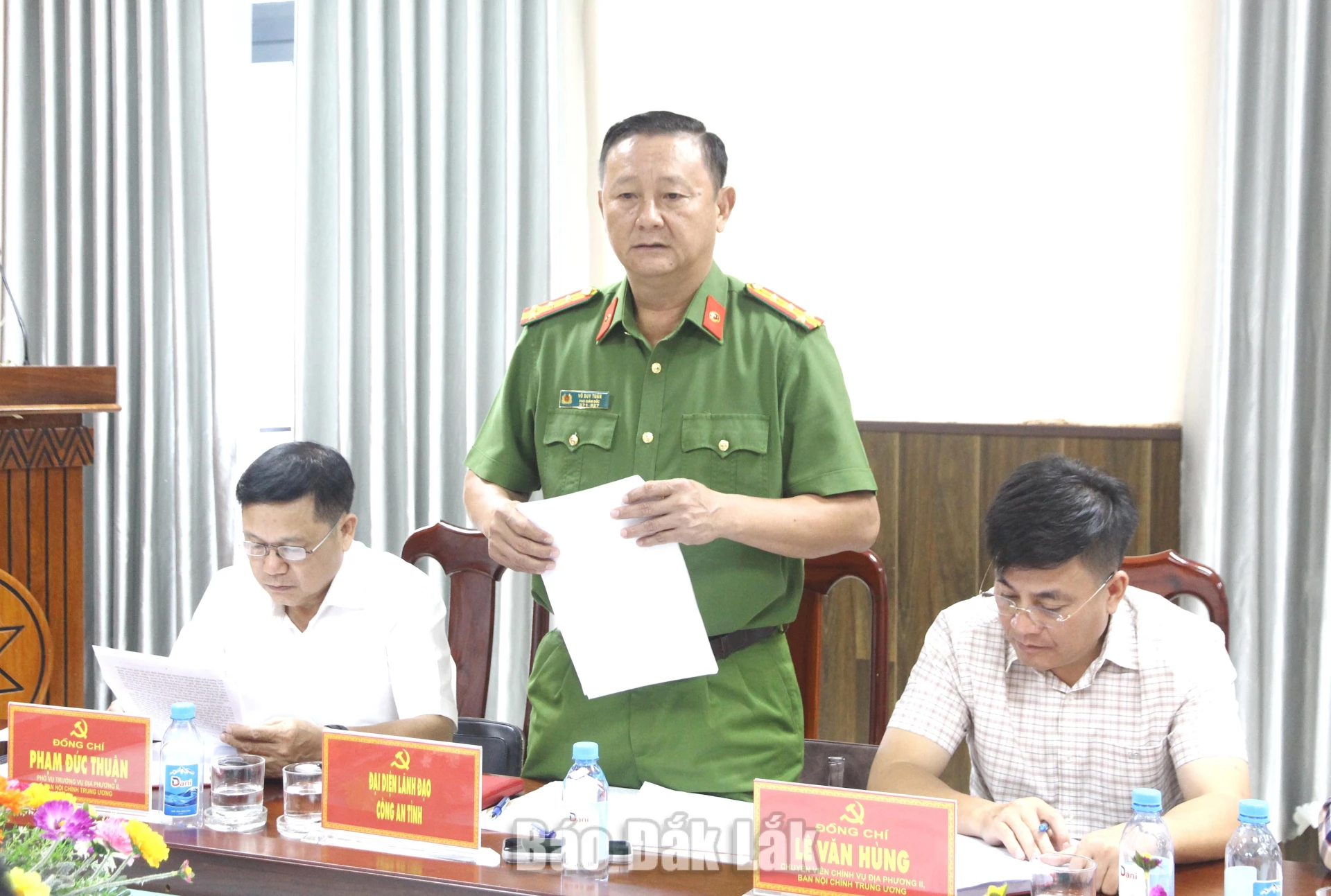 Vụ địa phương II, Ban Nội chính Trung ương làm việc với Ban Nội chính Tỉnh ủy 3 Đại tá Võ Duy Tuấn, Phó Giám đốc Công an tỉnh đóng góp ý kiến tại buổi làm việc.